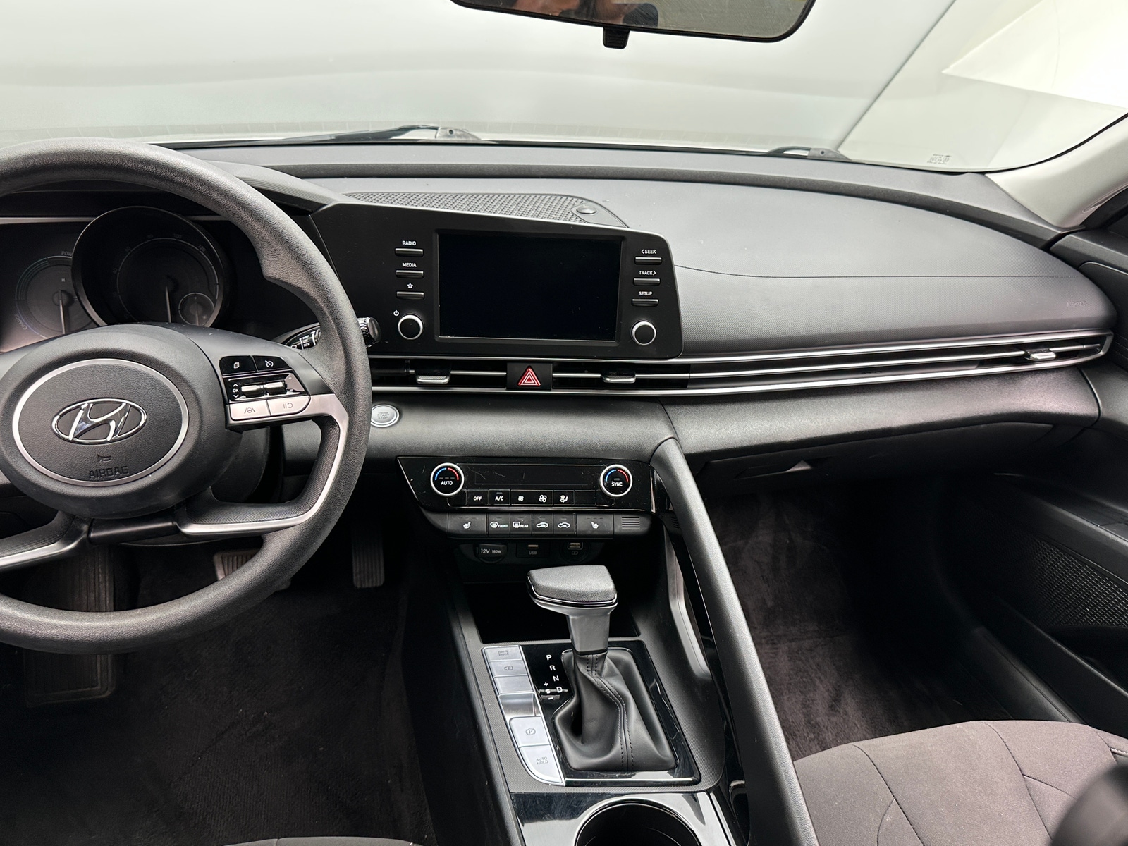 Thumbnail: 2022 Hyundai Elantra - 3