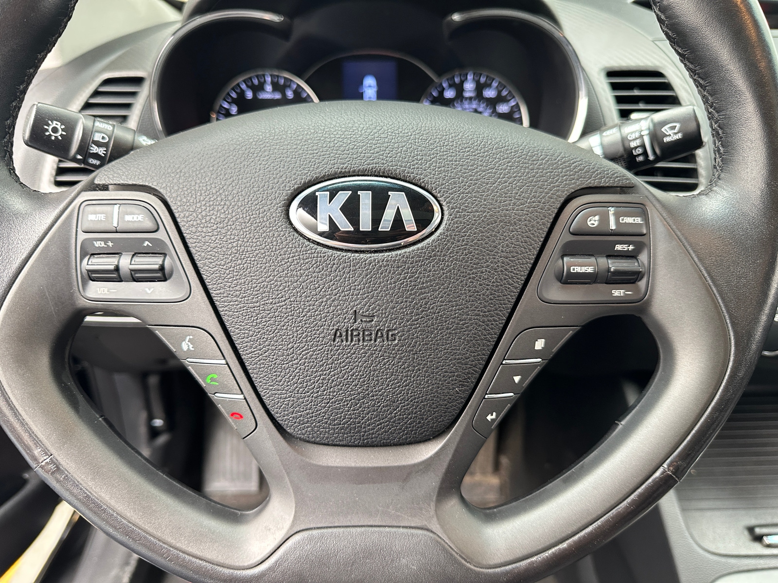 Thumbnail: 2015 Kia Forte - 4