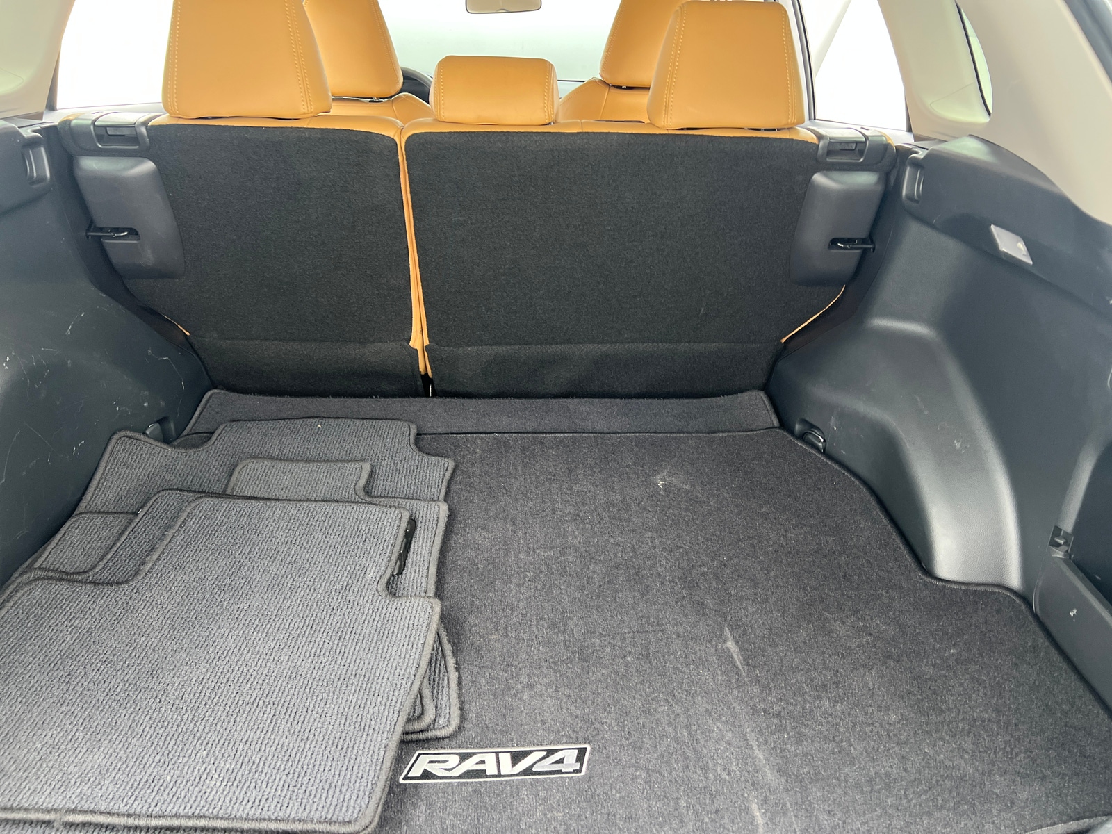 Thumbnail: 2019 Toyota RAV4 - 6
