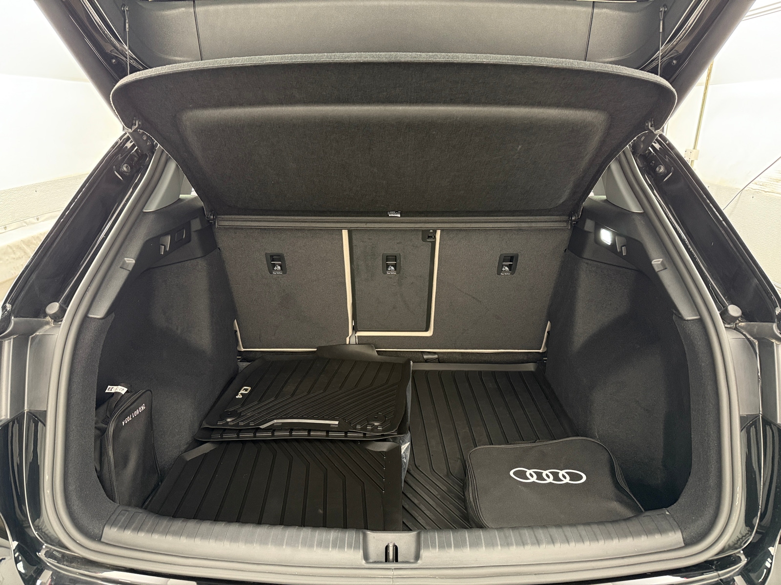 Thumbnail: 2025 Audi Q4 e-tron - 6
