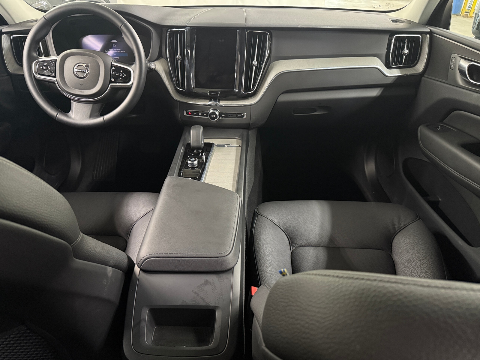 Thumbnail: 2025 Volvo XC60 - 2