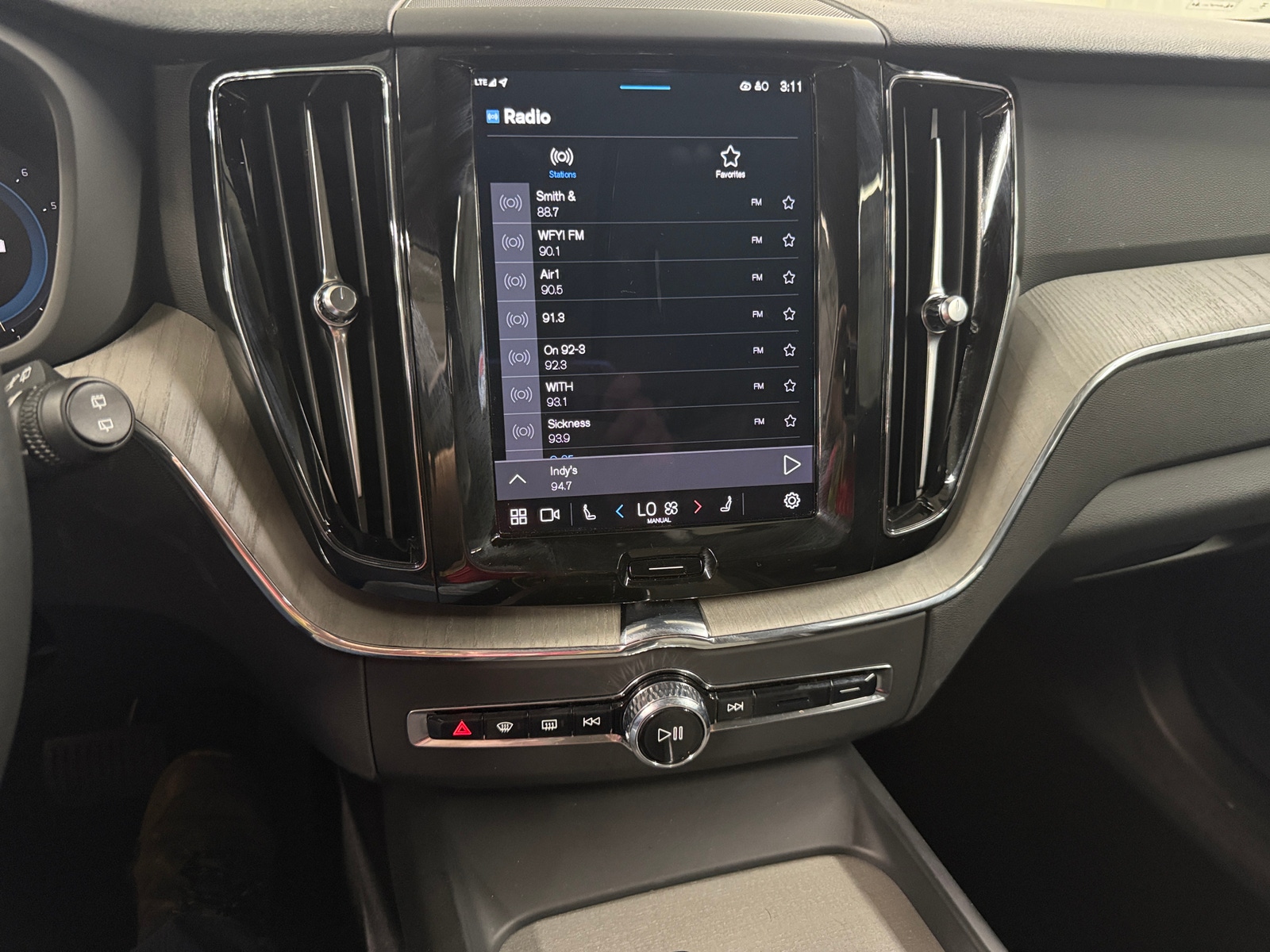 Thumbnail: 2025 Volvo XC60 - 3