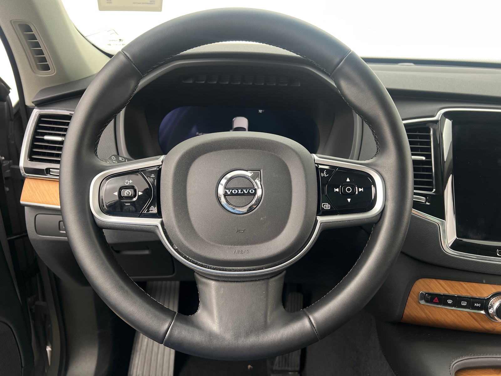 Thumbnail: 2025 Volvo XC90 - 4