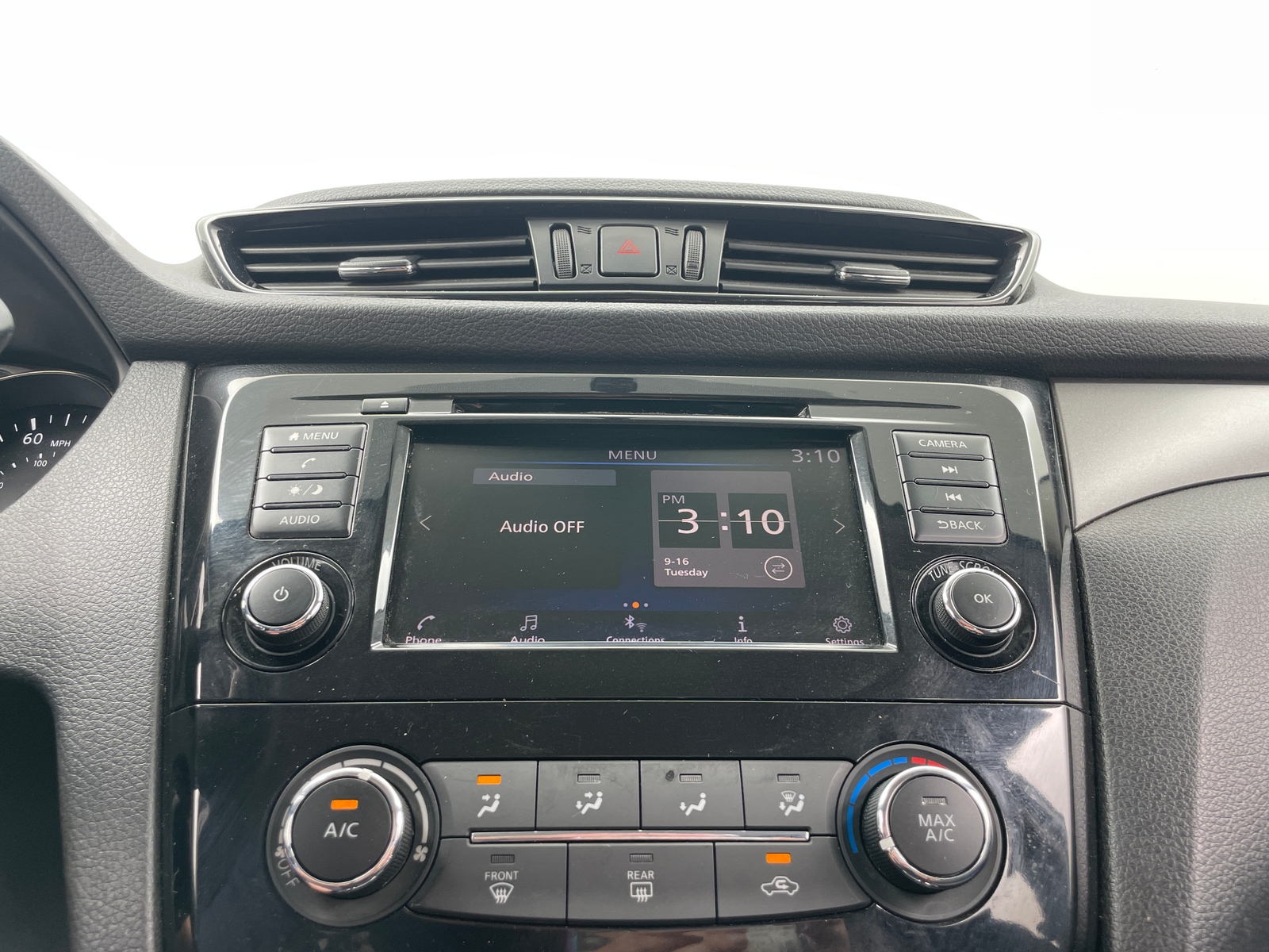 Thumbnail: 2019 Nissan Rogue Sport - 4