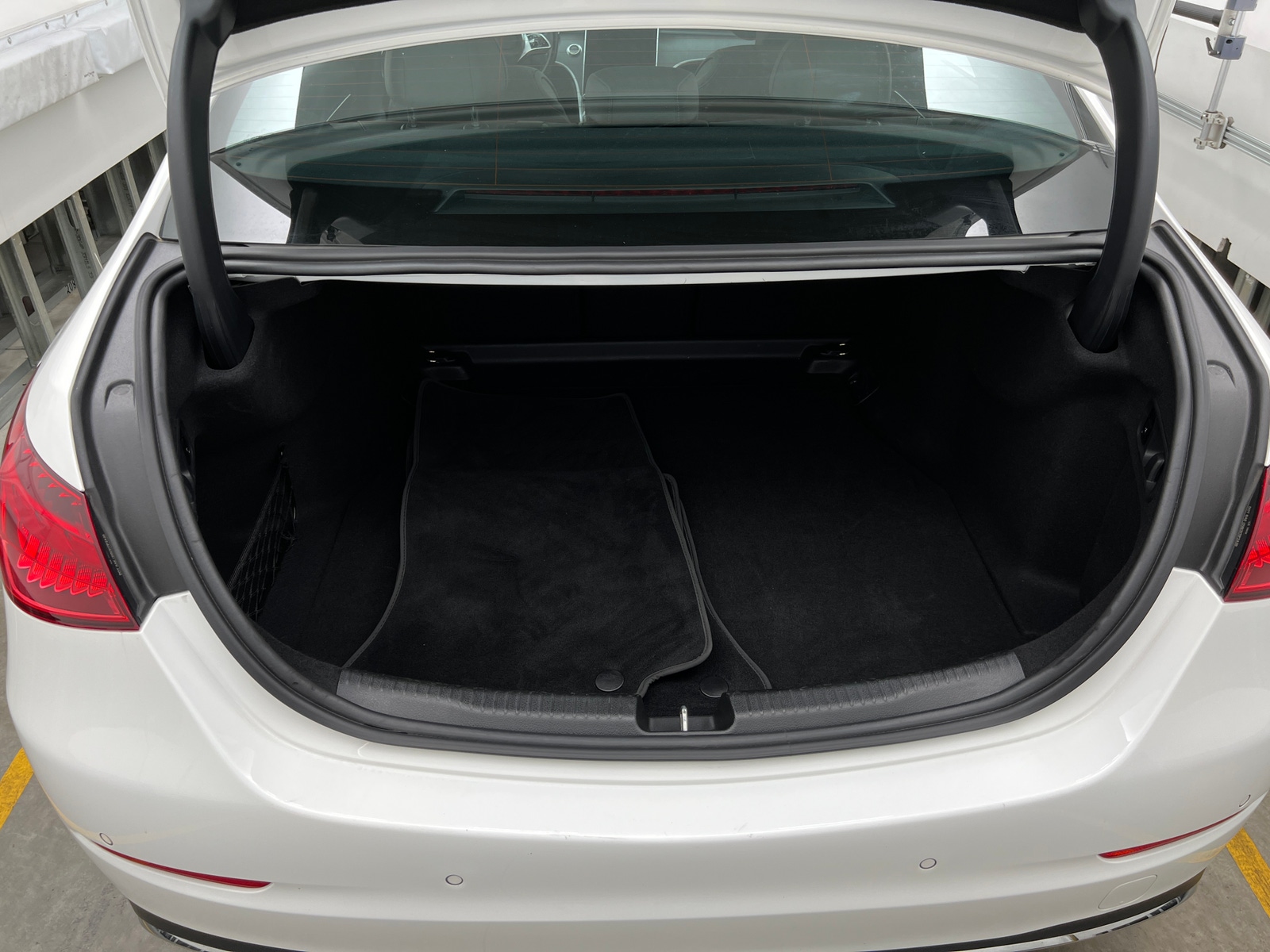 Thumbnail: 2024 Mercedes-Benz C-Class - 6