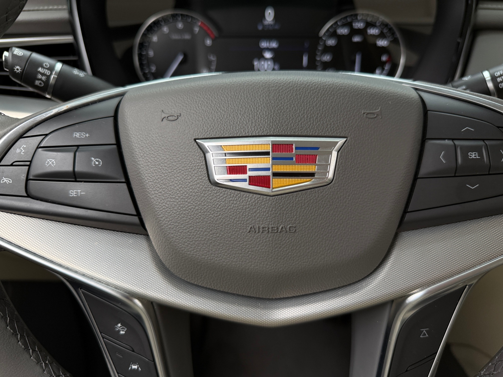 Thumbnail: 2022 Cadillac XT5 - 4
