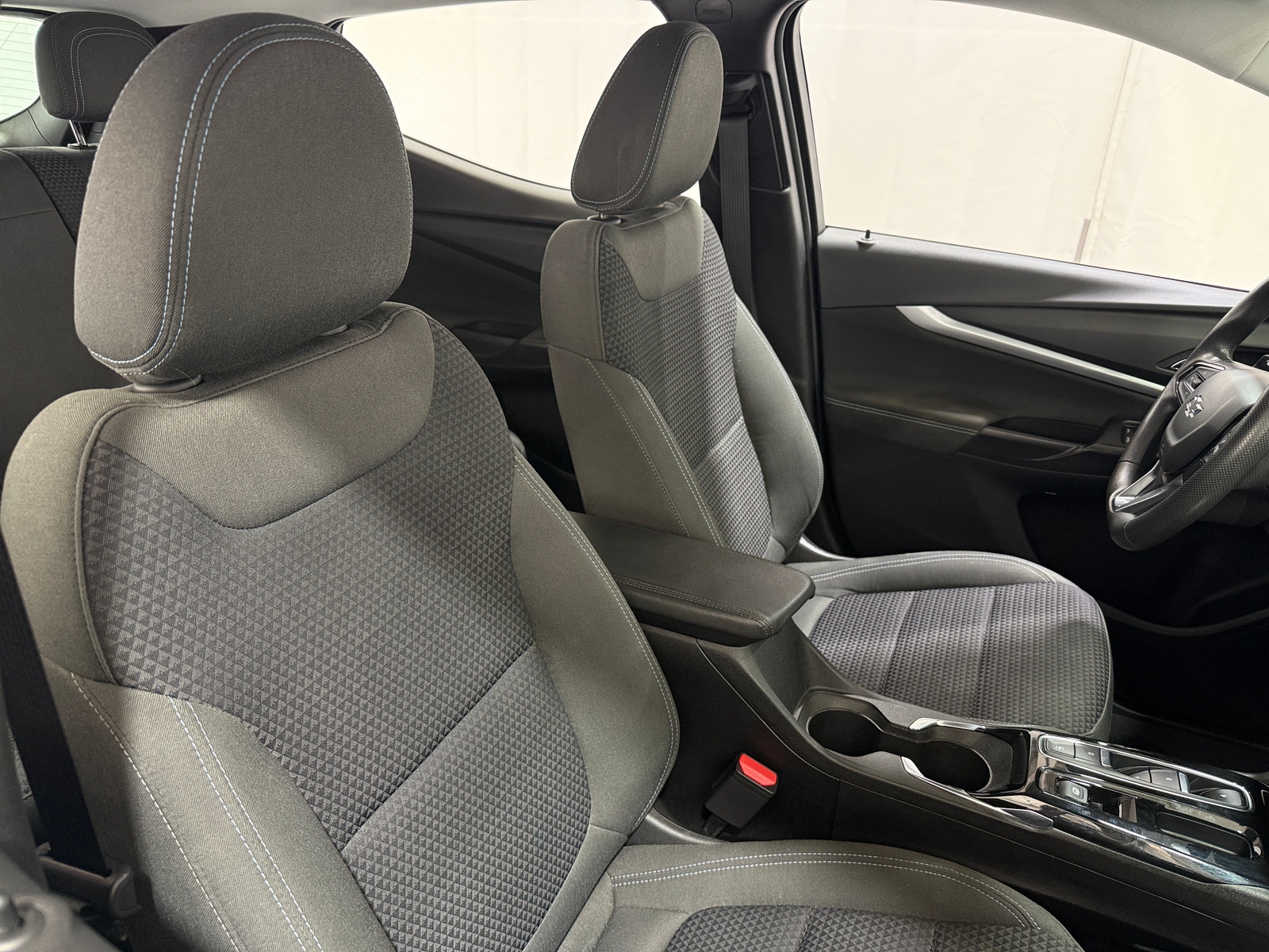 Thumbnail: 2023 Chevrolet Bolt EUV - 2