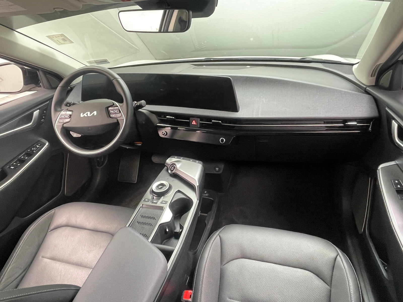 Thumbnail: 2023 Kia EV6 - 2