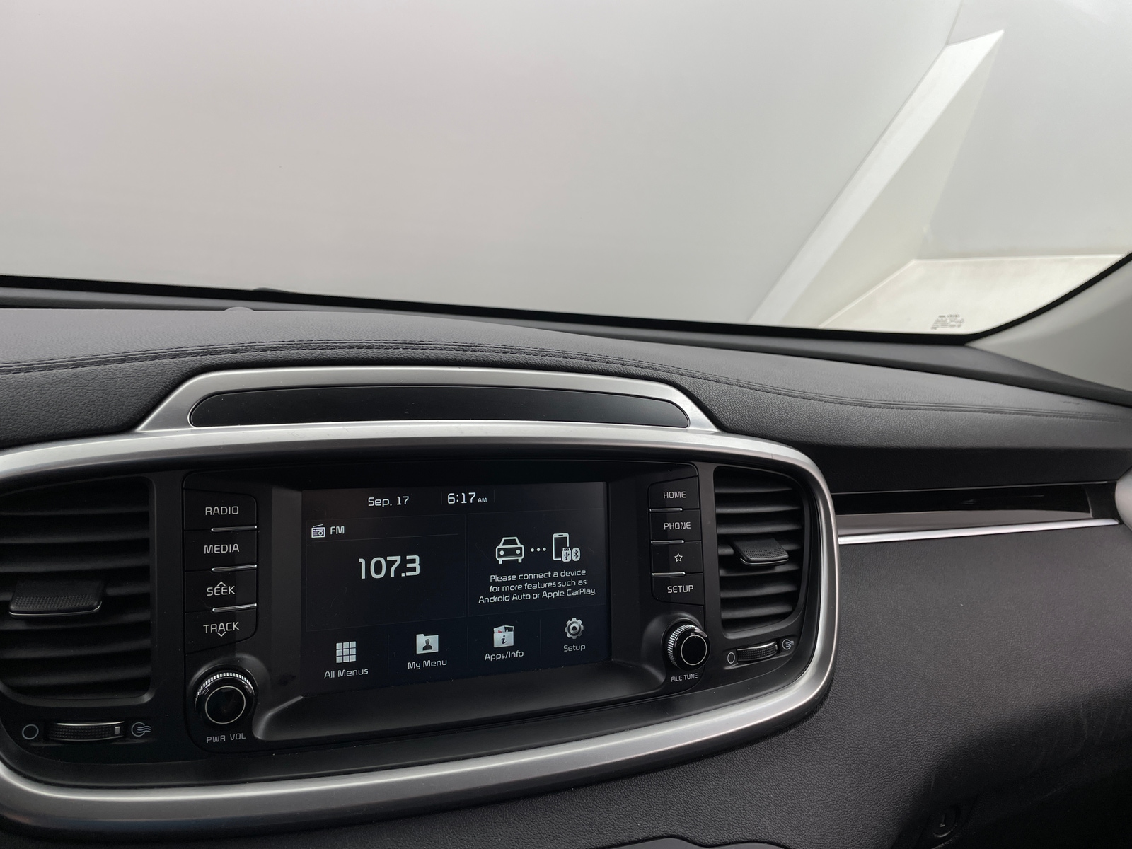 Thumbnail: 2019 Kia Sorento - 4
