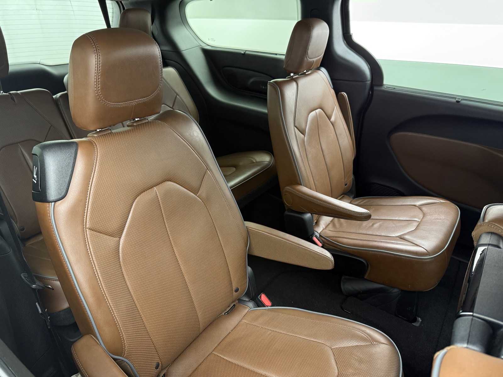 Thumbnail: 2017 Chrysler Pacifica - 5