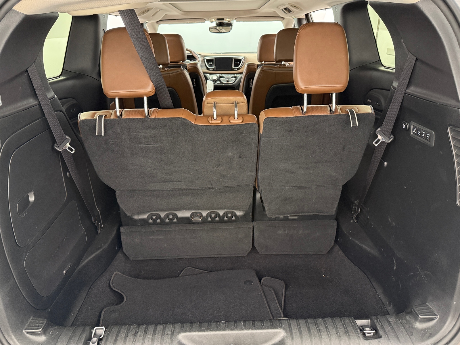 Thumbnail: 2017 Chrysler Pacifica - 6