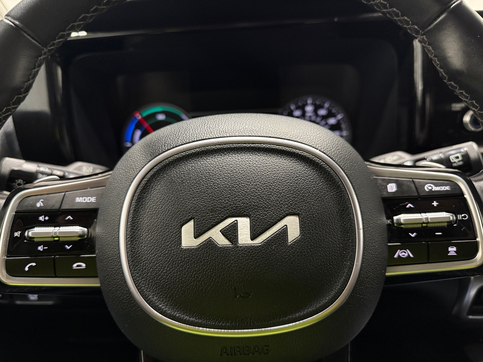 Thumbnail: 2023 Kia Sorento - 4