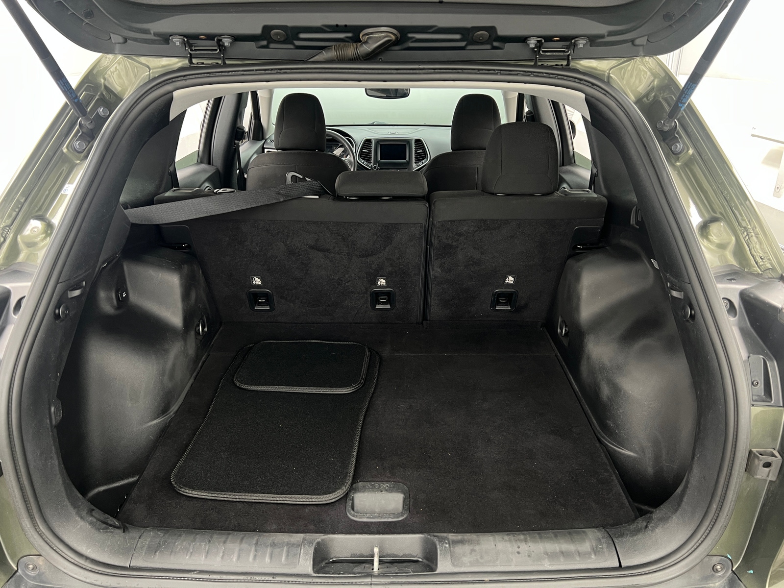 Thumbnail: 2021 Jeep Cherokee - 7