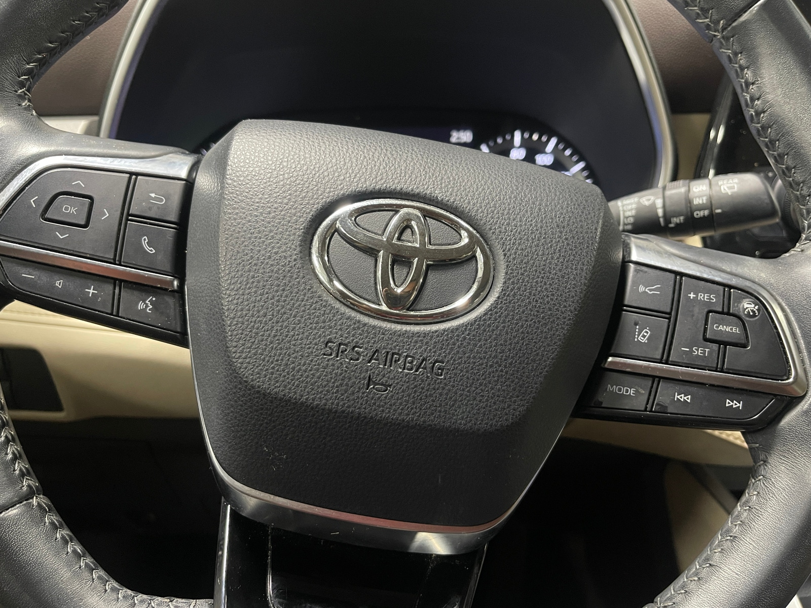 Thumbnail: 2021 Toyota Highlander - 4