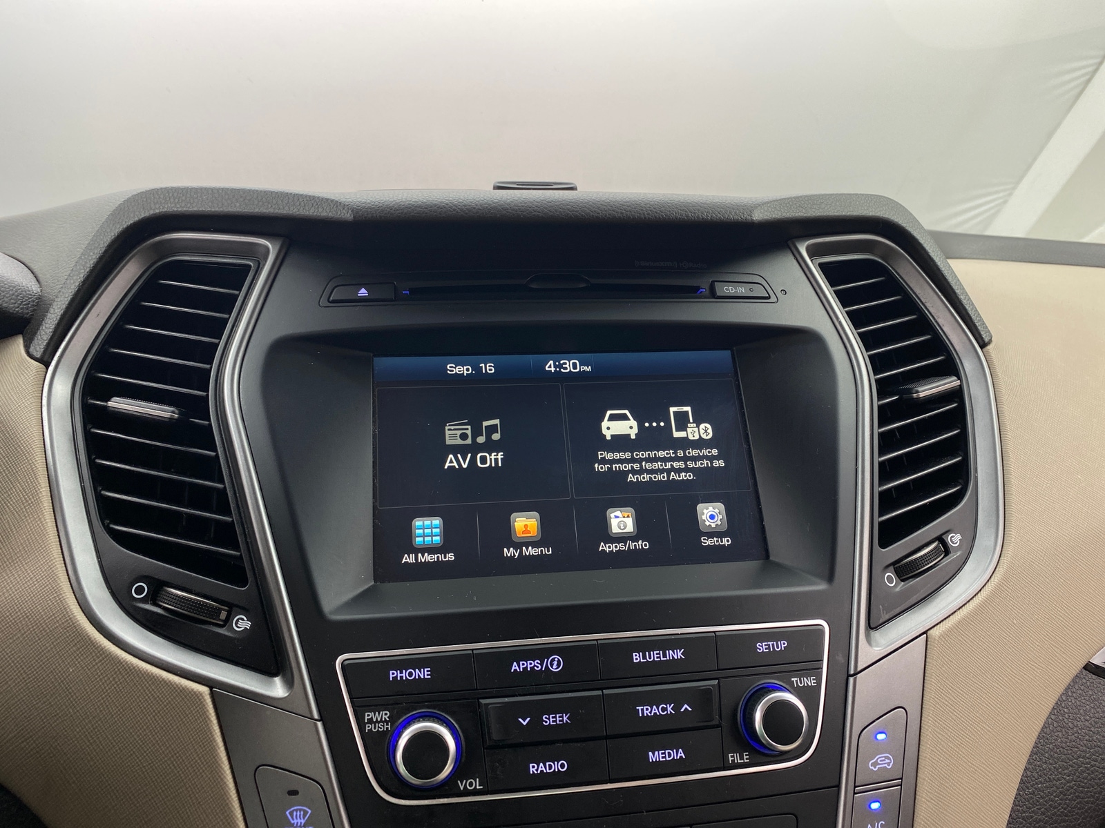 Thumbnail: 2017 Hyundai Santa Fe - 4