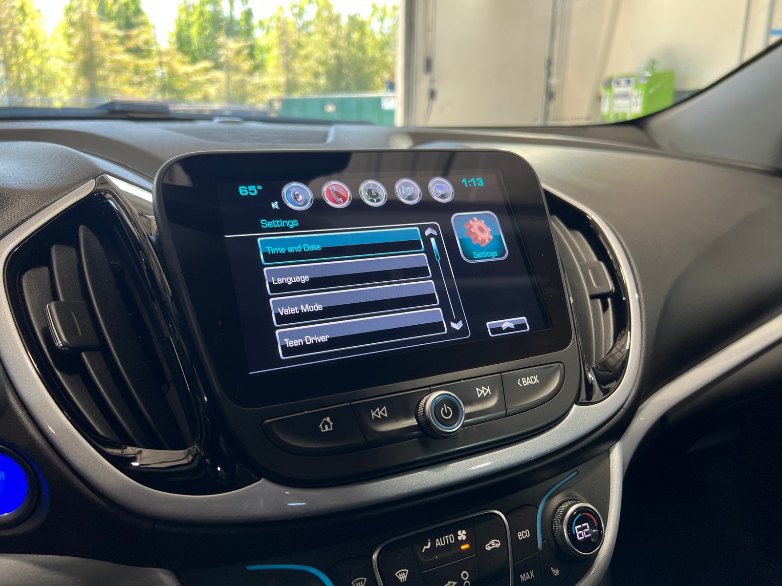 Thumbnail: 2017 Chevrolet Volt - 4