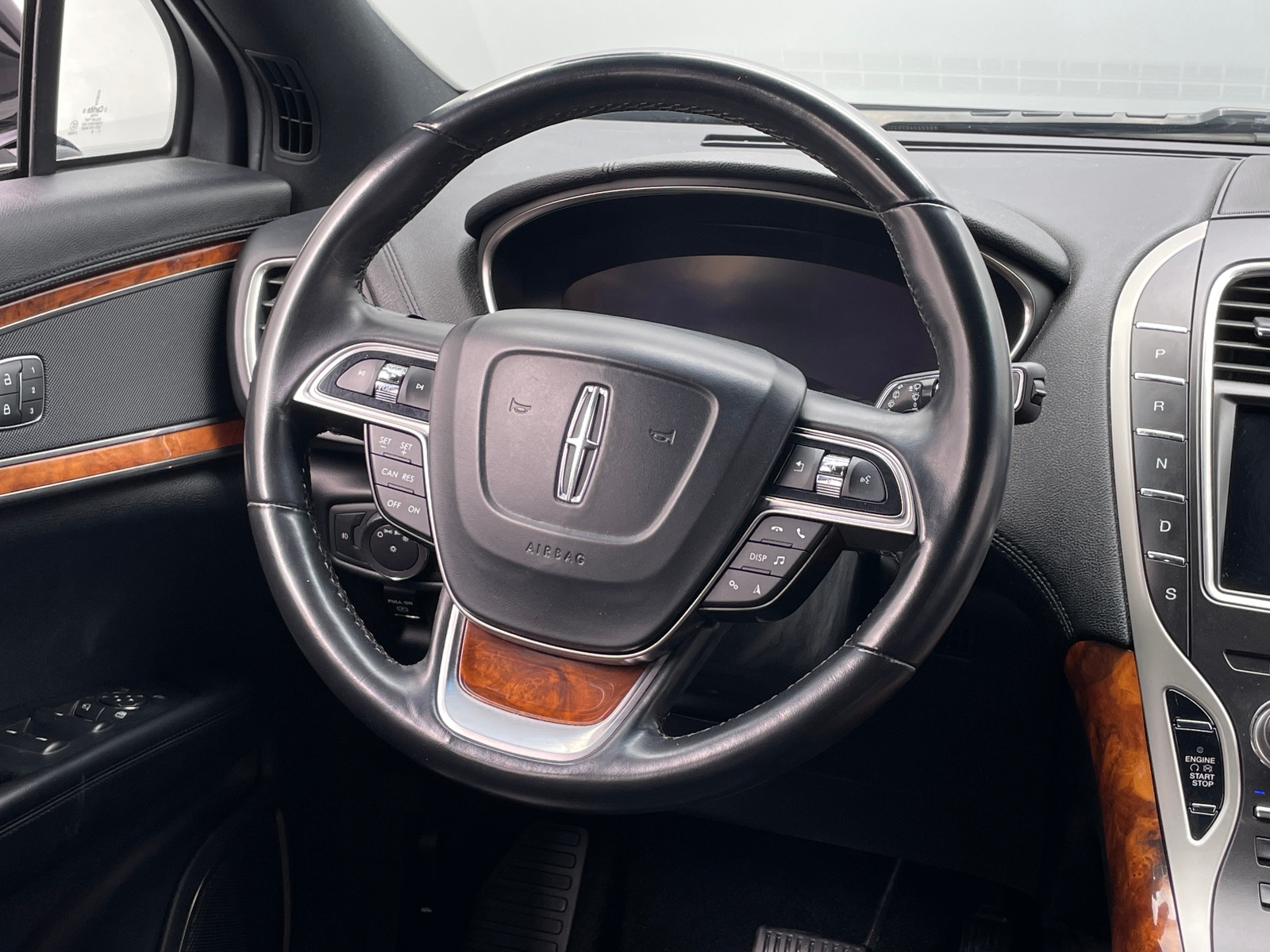 Thumbnail: 2019 Lincoln Nautilus - 4