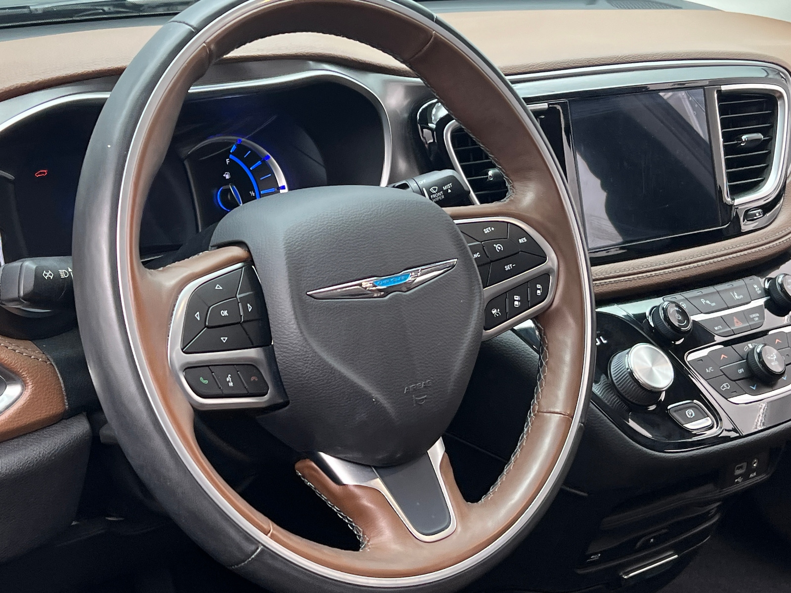 Thumbnail: 2019 Chrysler Pacifica - 4