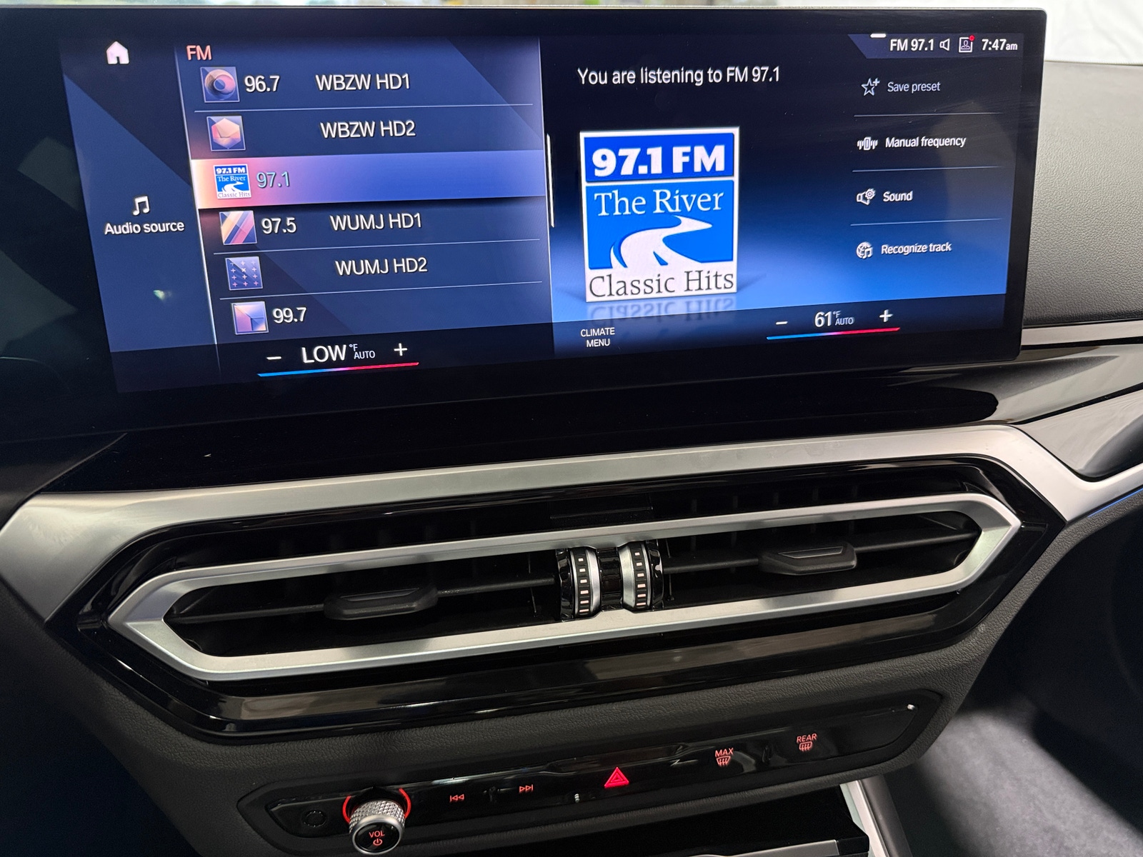 Thumbnail: 2023 BMW 3 Series - 3