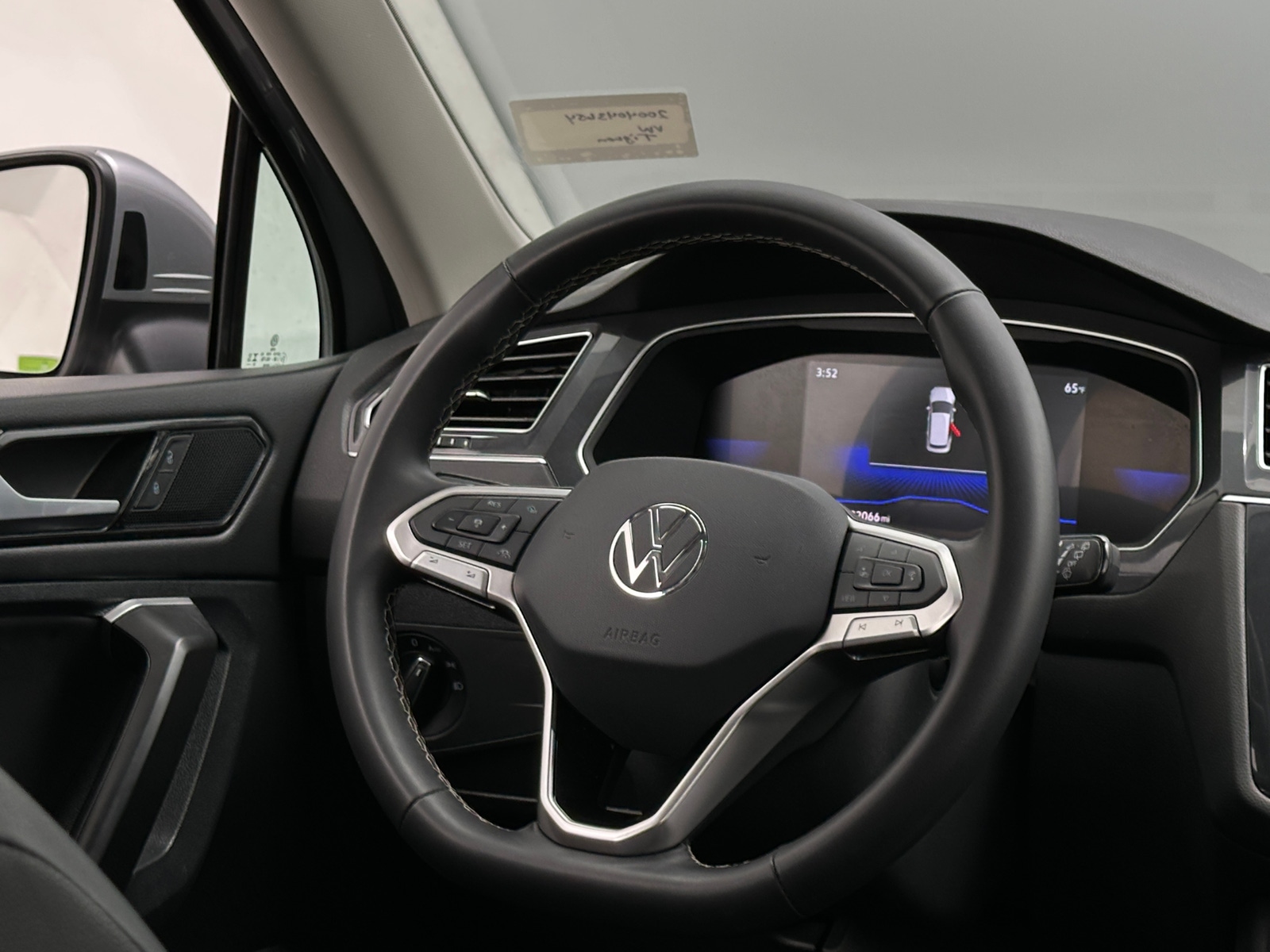 Thumbnail: 2024 Volkswagen Tiguan - 4