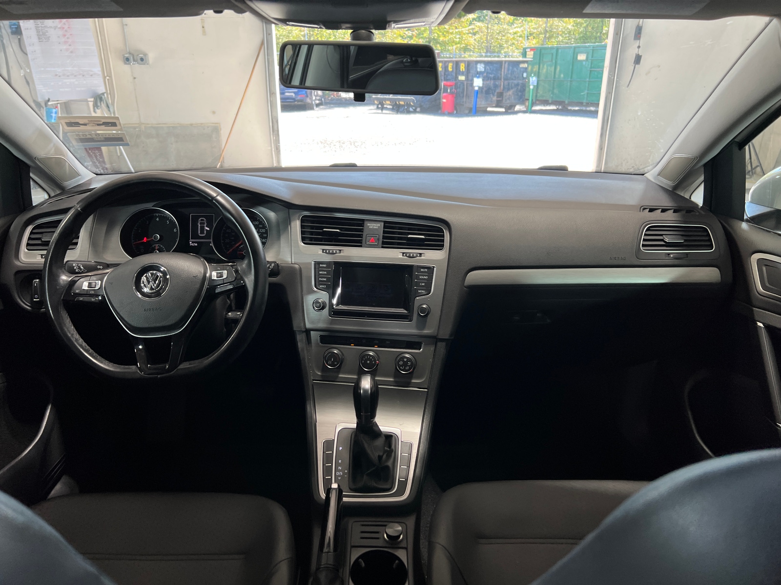 Thumbnail: 2015 Volkswagen e-Golf - 2