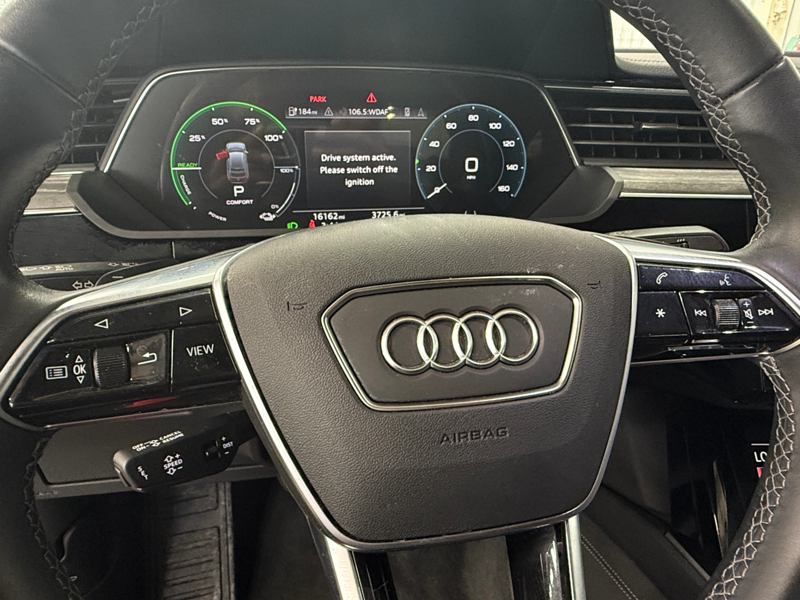Thumbnail: 2023 Audi e-tron S - 4