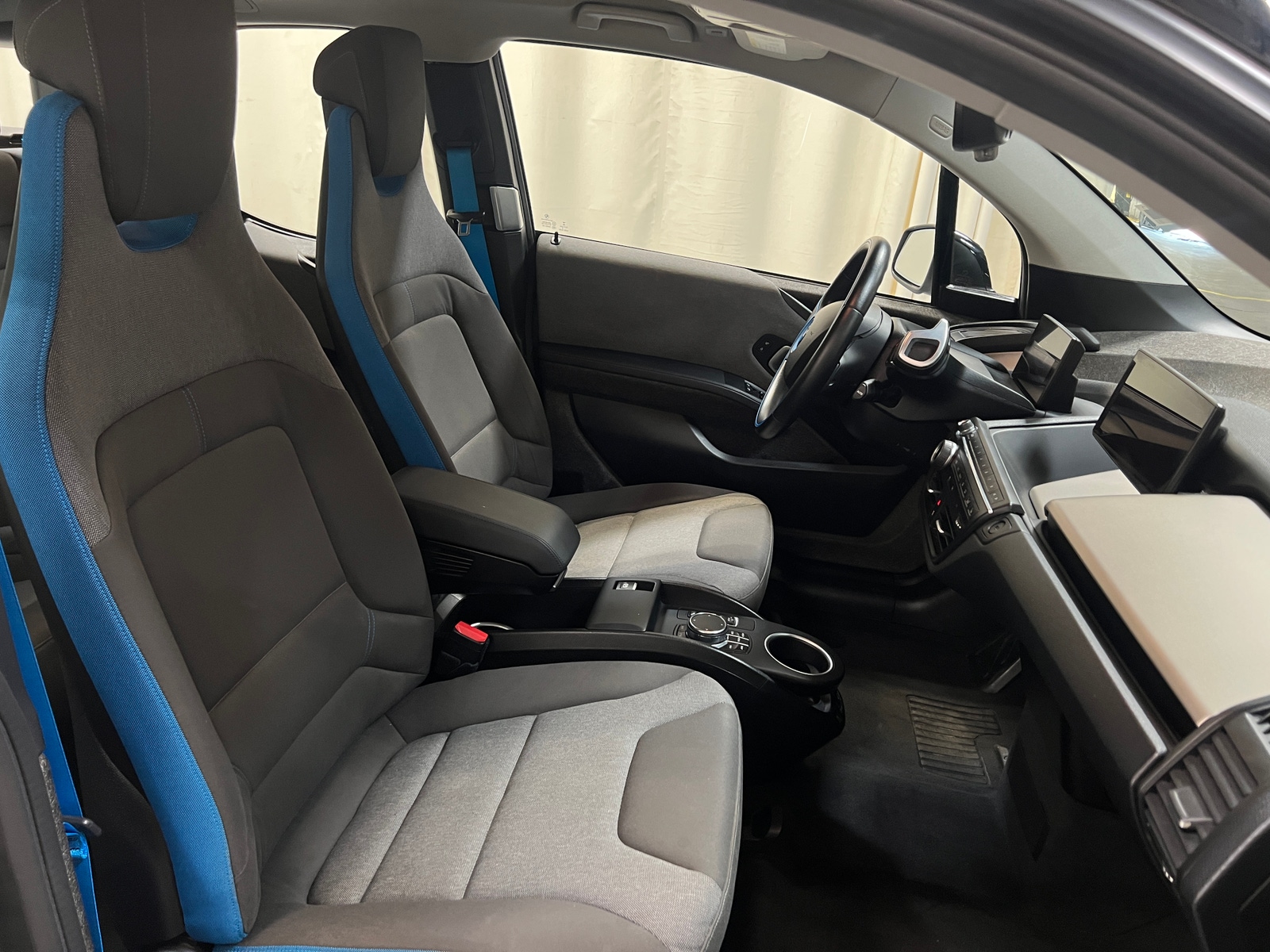 Thumbnail: 2018 BMW i3 - 2