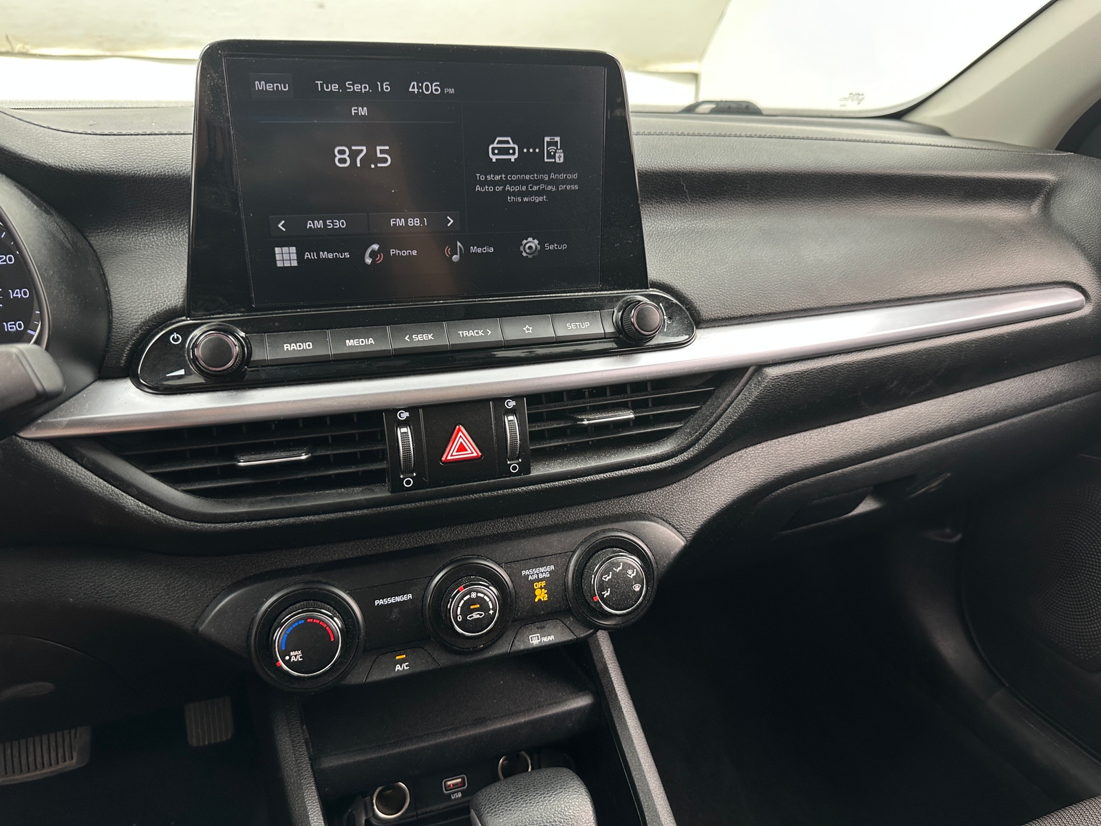 Thumbnail: 2022 Kia Forte - 4
