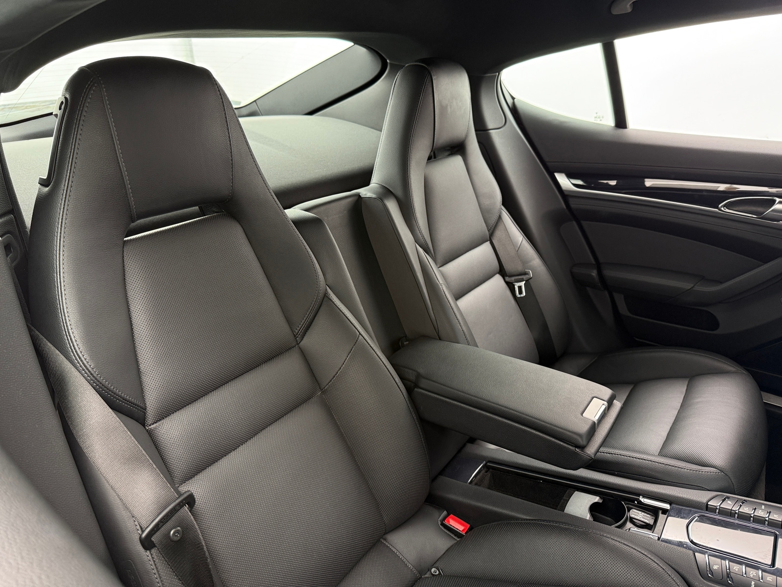 Thumbnail: 2016 Porsche Panamera - 5