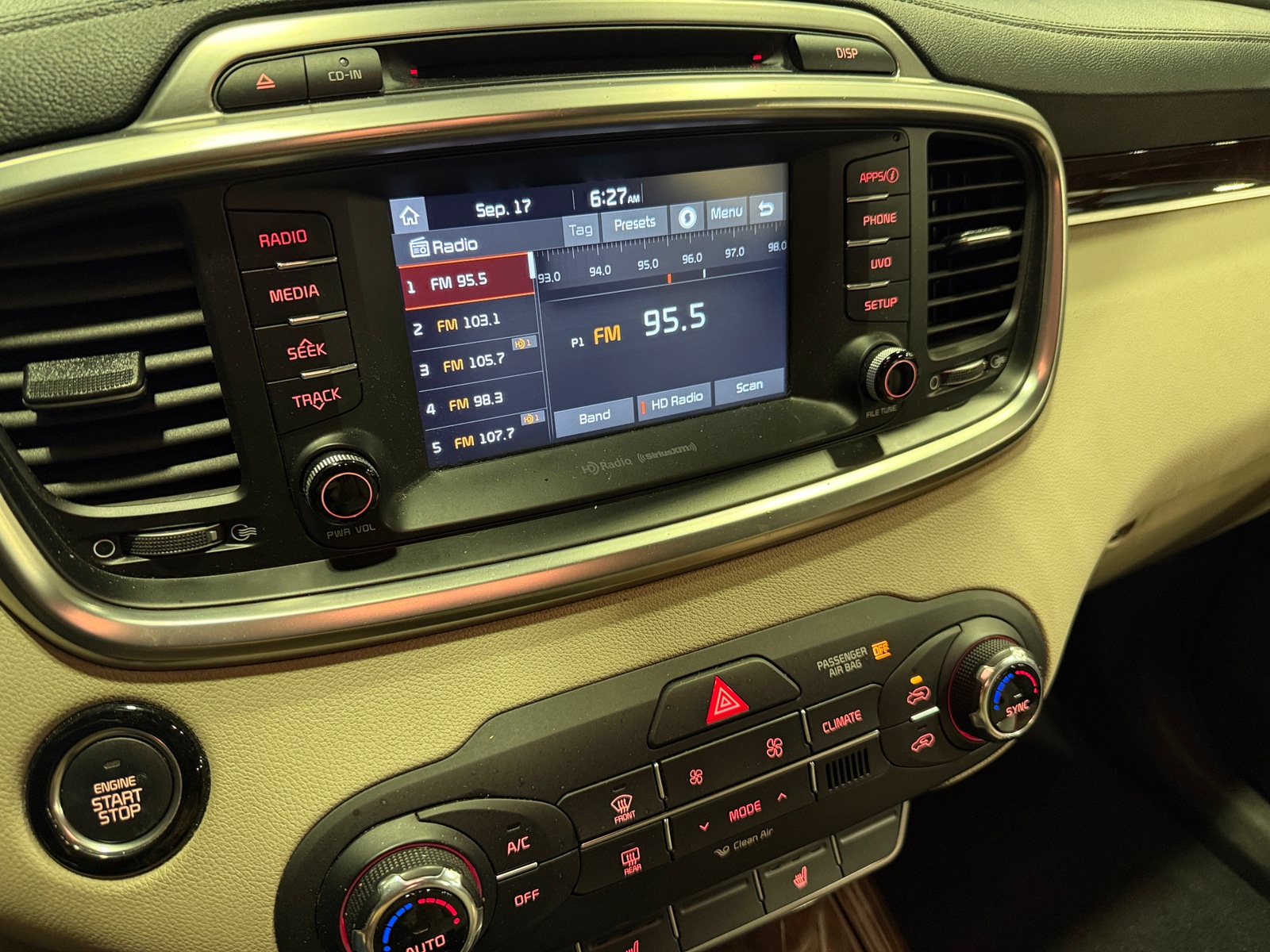 Thumbnail: 2017 Kia Sorento - 3