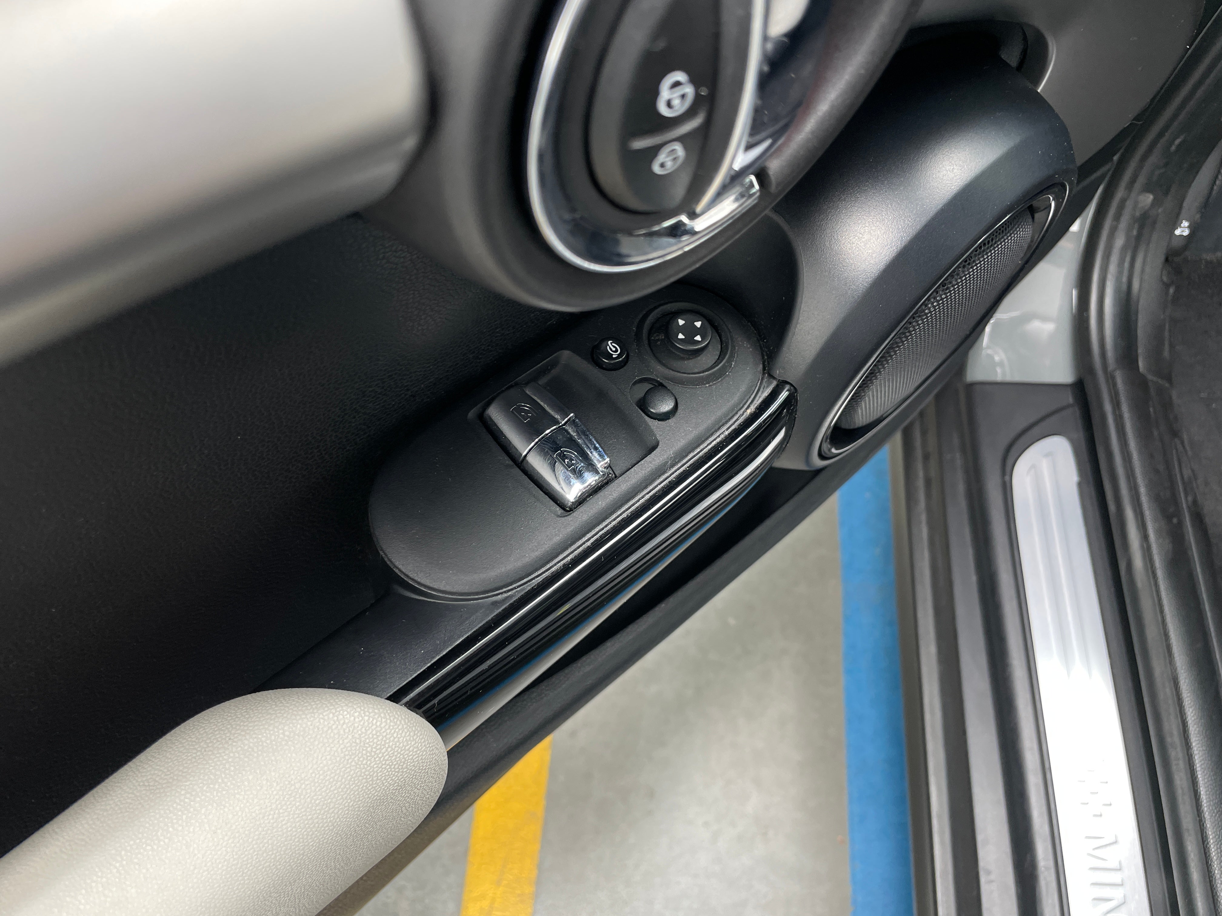 Used 2021 MINI Hardtop 2 Door SE with VIN WMWXP3C02M2P36047 for sale in Oak Creek, WI