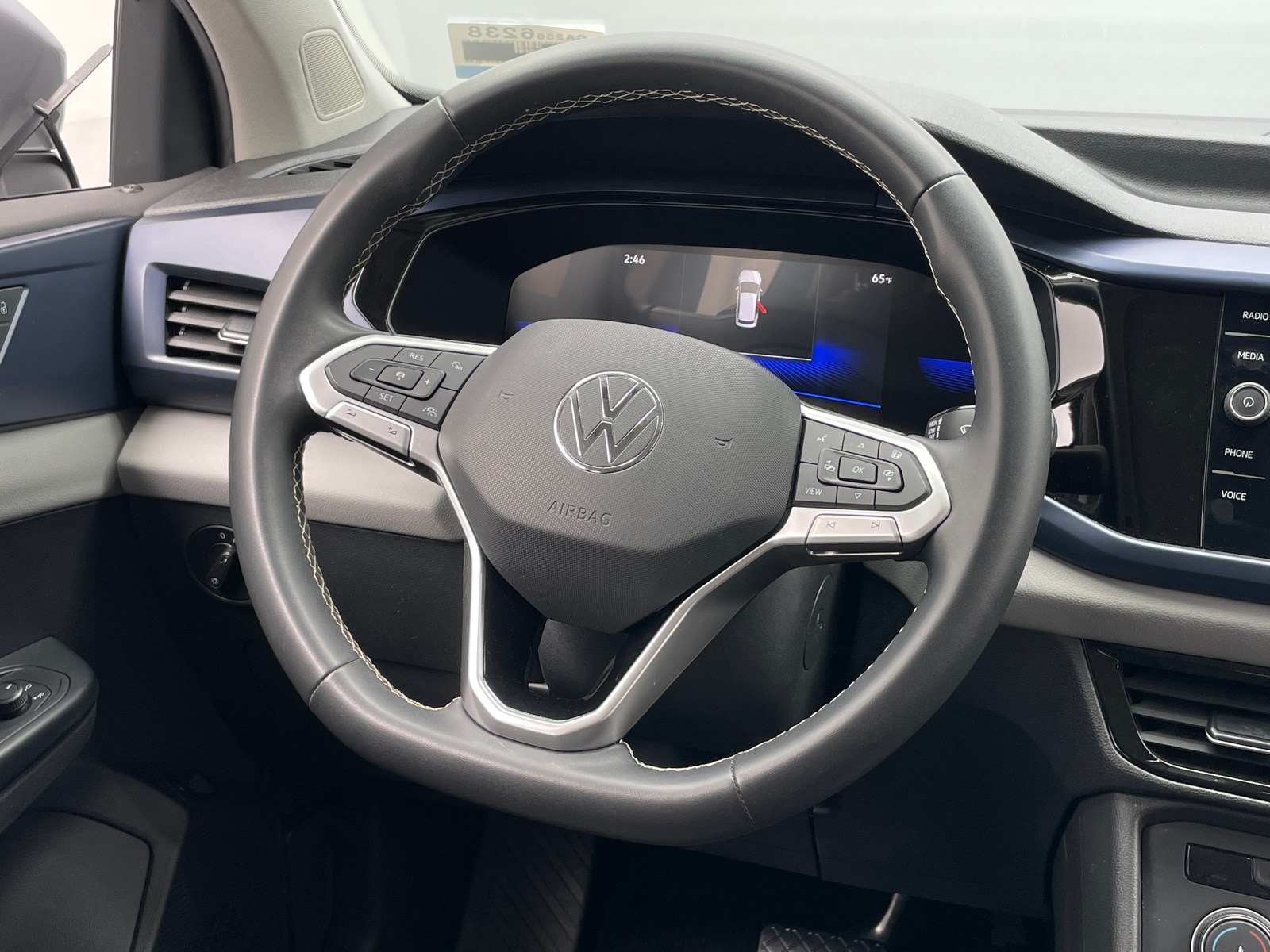 Thumbnail: 2022 Volkswagen Taos - 4