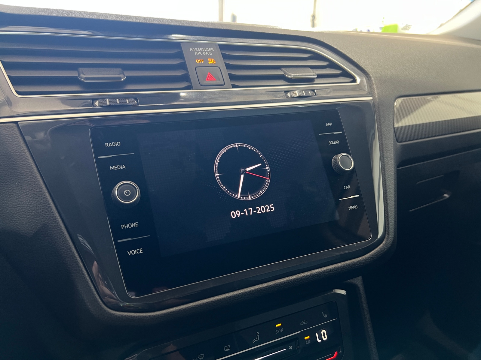 Thumbnail: 2024 Volkswagen Tiguan - 3