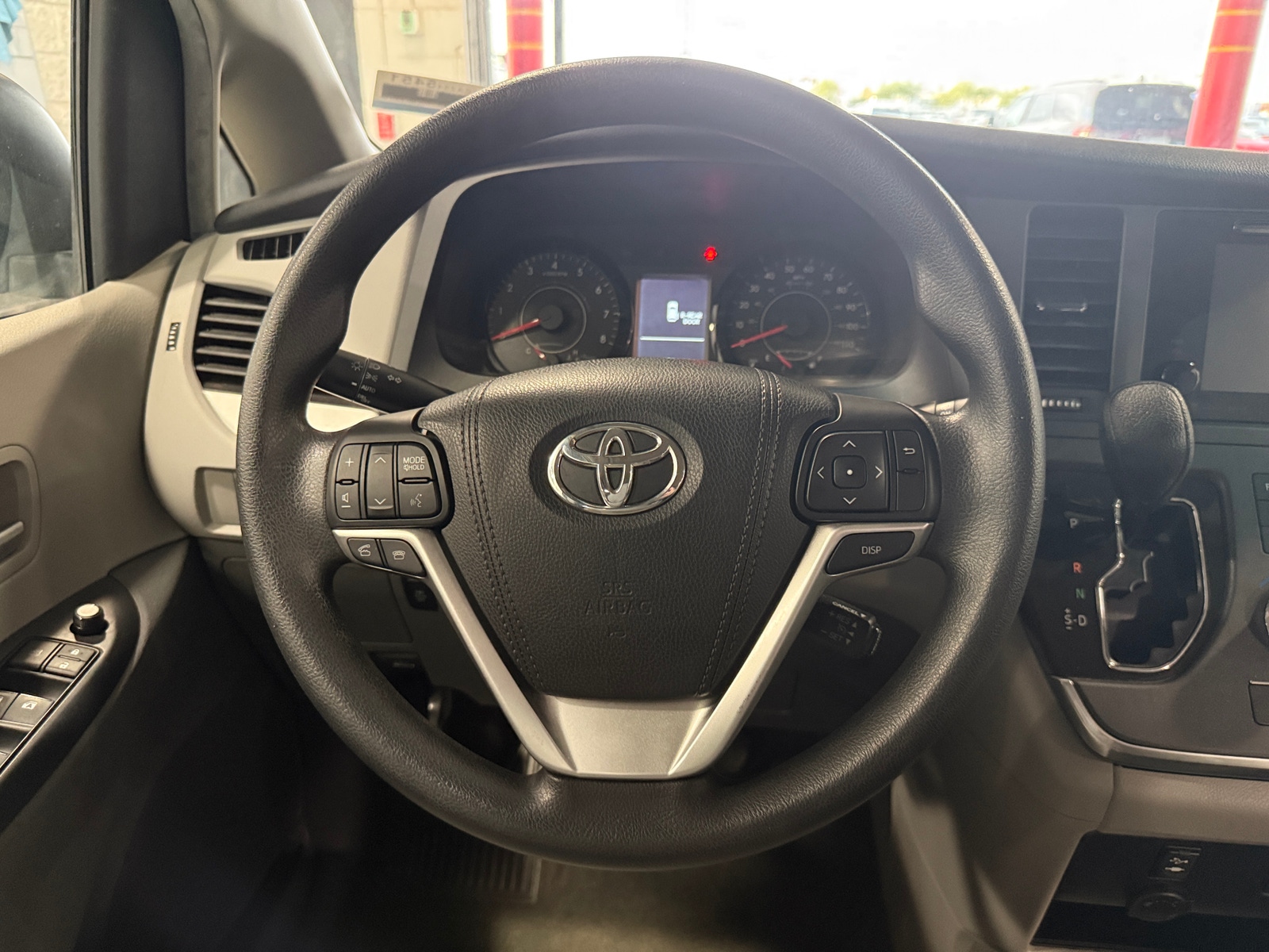 Thumbnail: 2017 Toyota Sienna - 5