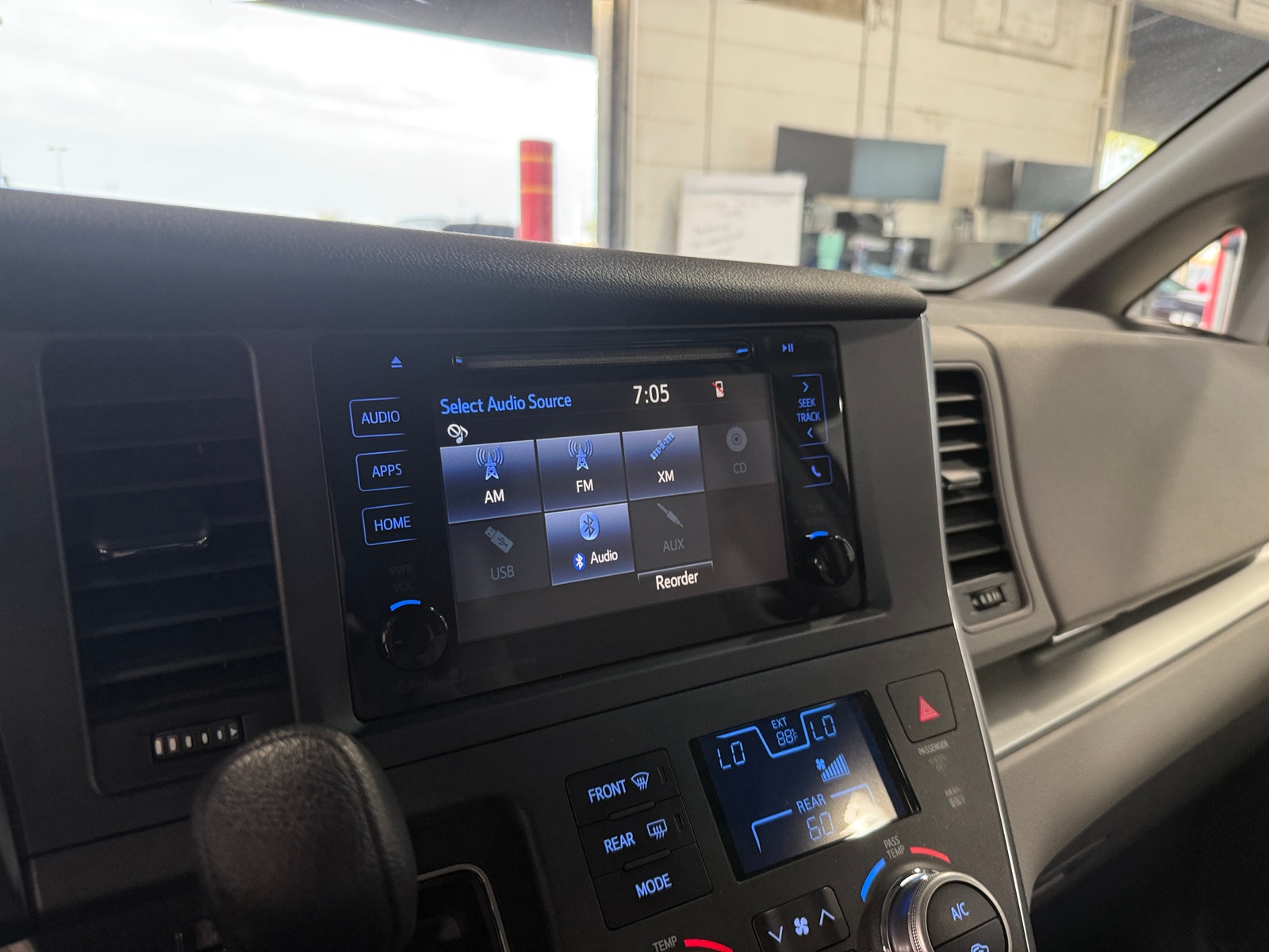 Thumbnail: 2017 Toyota Sienna - 4