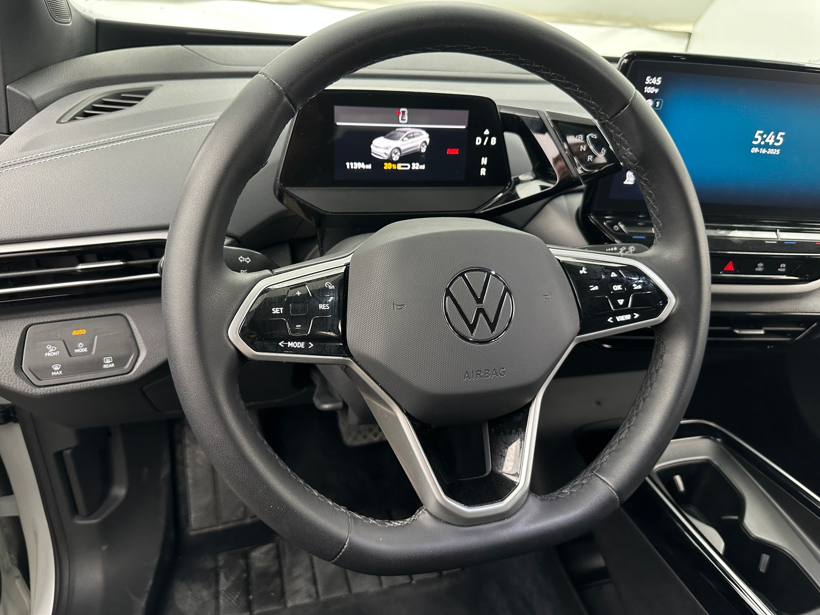 Thumbnail: 2023 Volkswagen ID.4 - 4