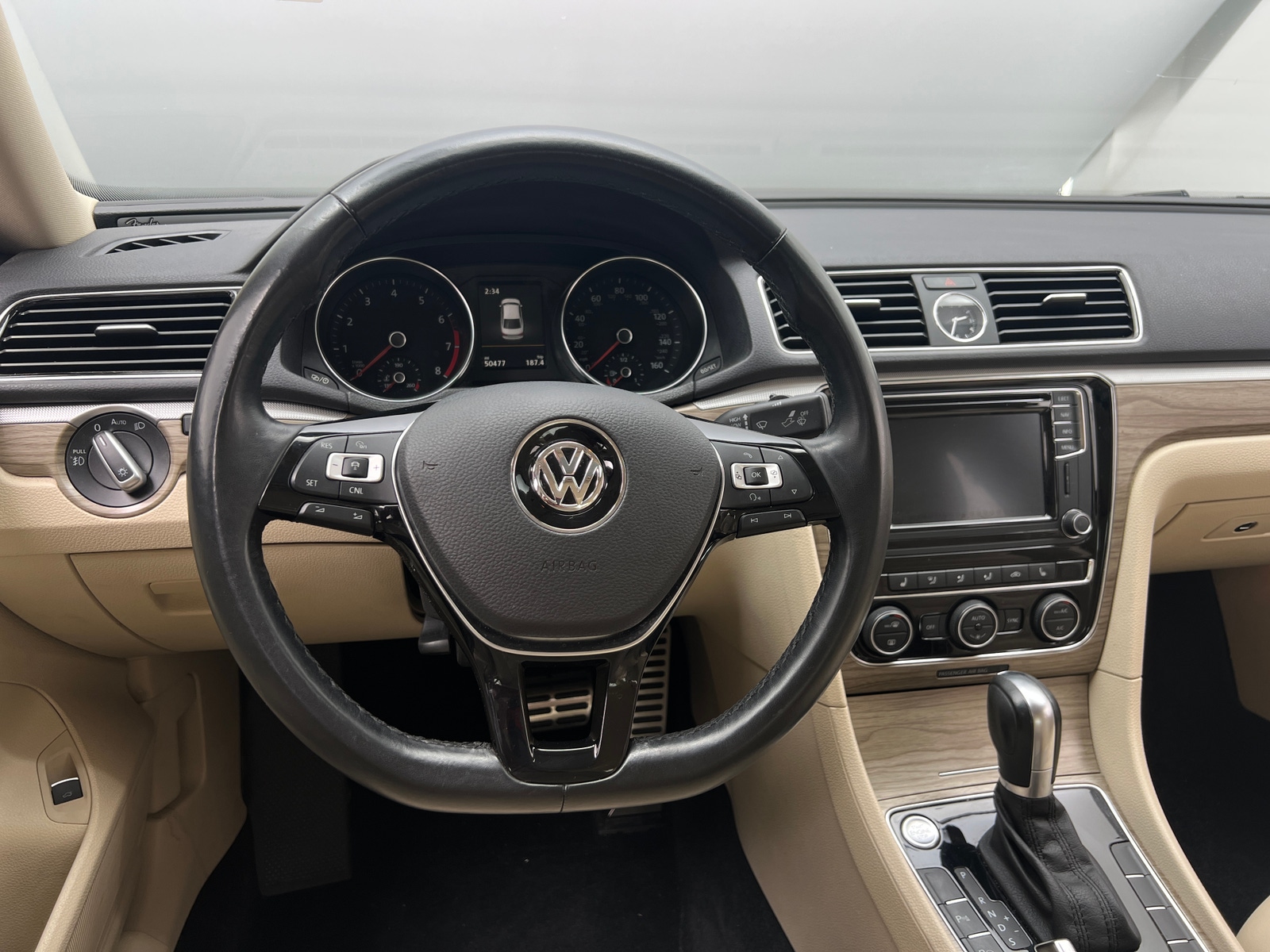 Thumbnail: 2017 Volkswagen Passat - 4