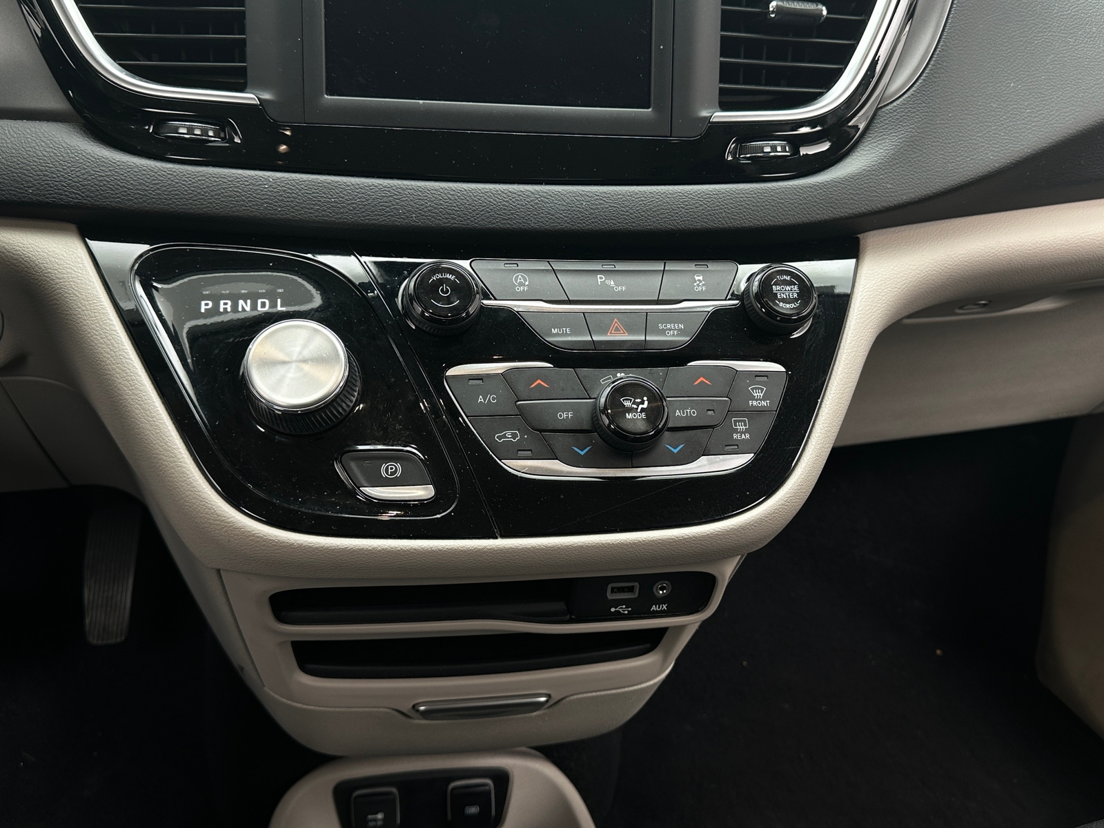 Thumbnail: 2020 Chrysler Pacifica - 3