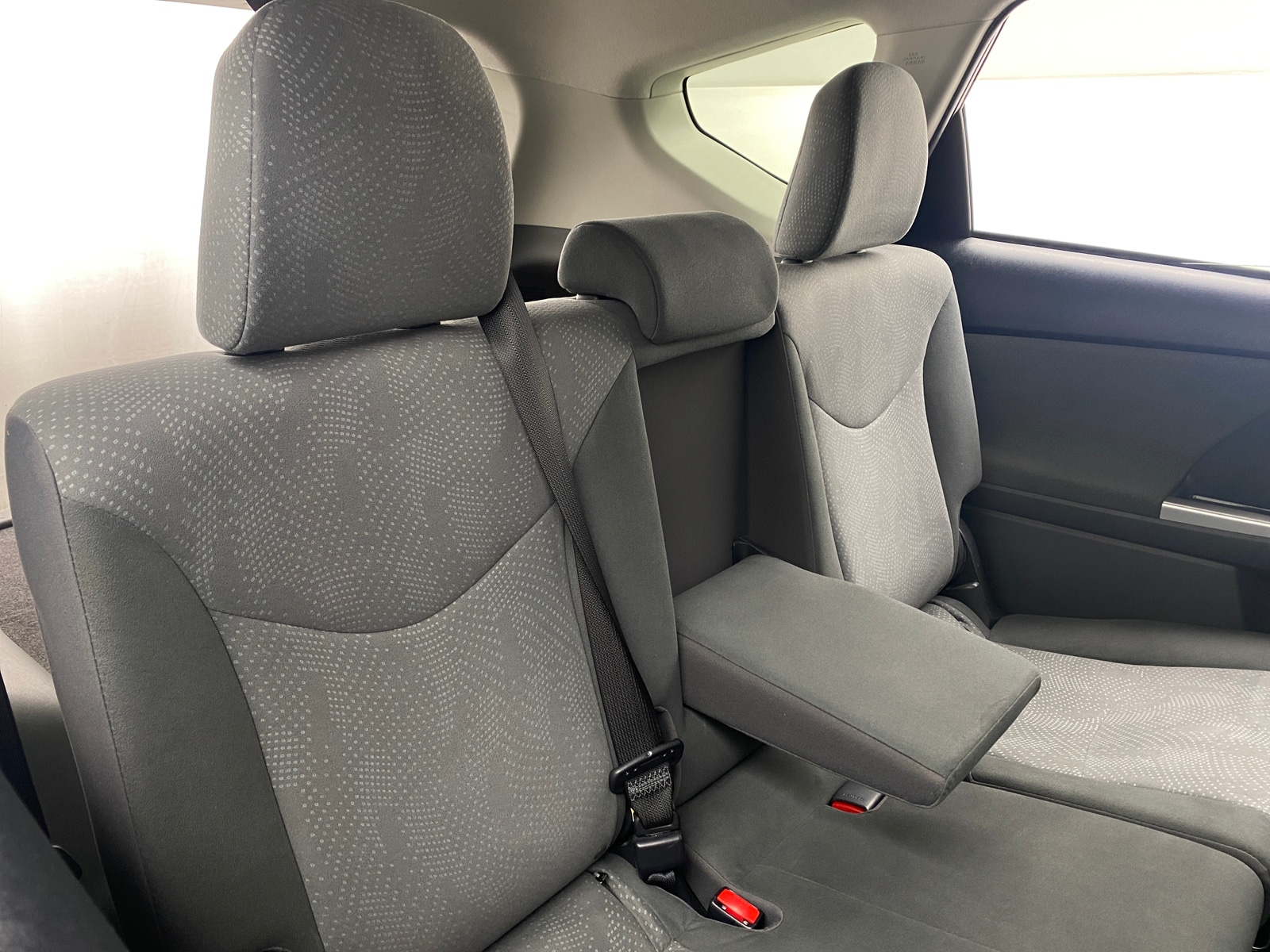 Thumbnail: 2013 Toyota Prius v - 6