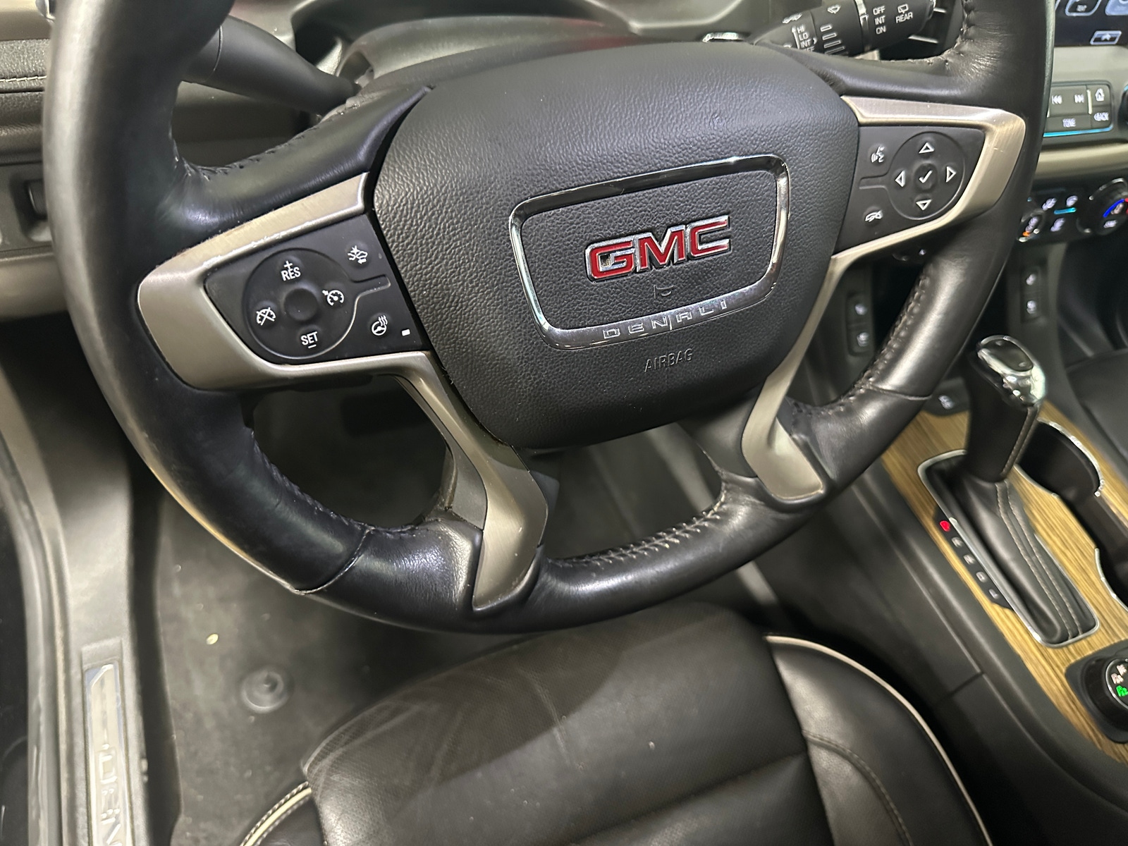 Thumbnail: 2017 GMC Acadia - 4