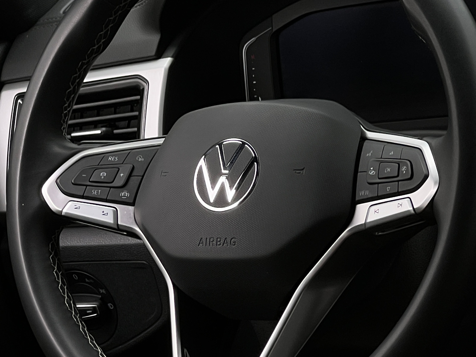 Thumbnail: 2023 Volkswagen Atlas - 4