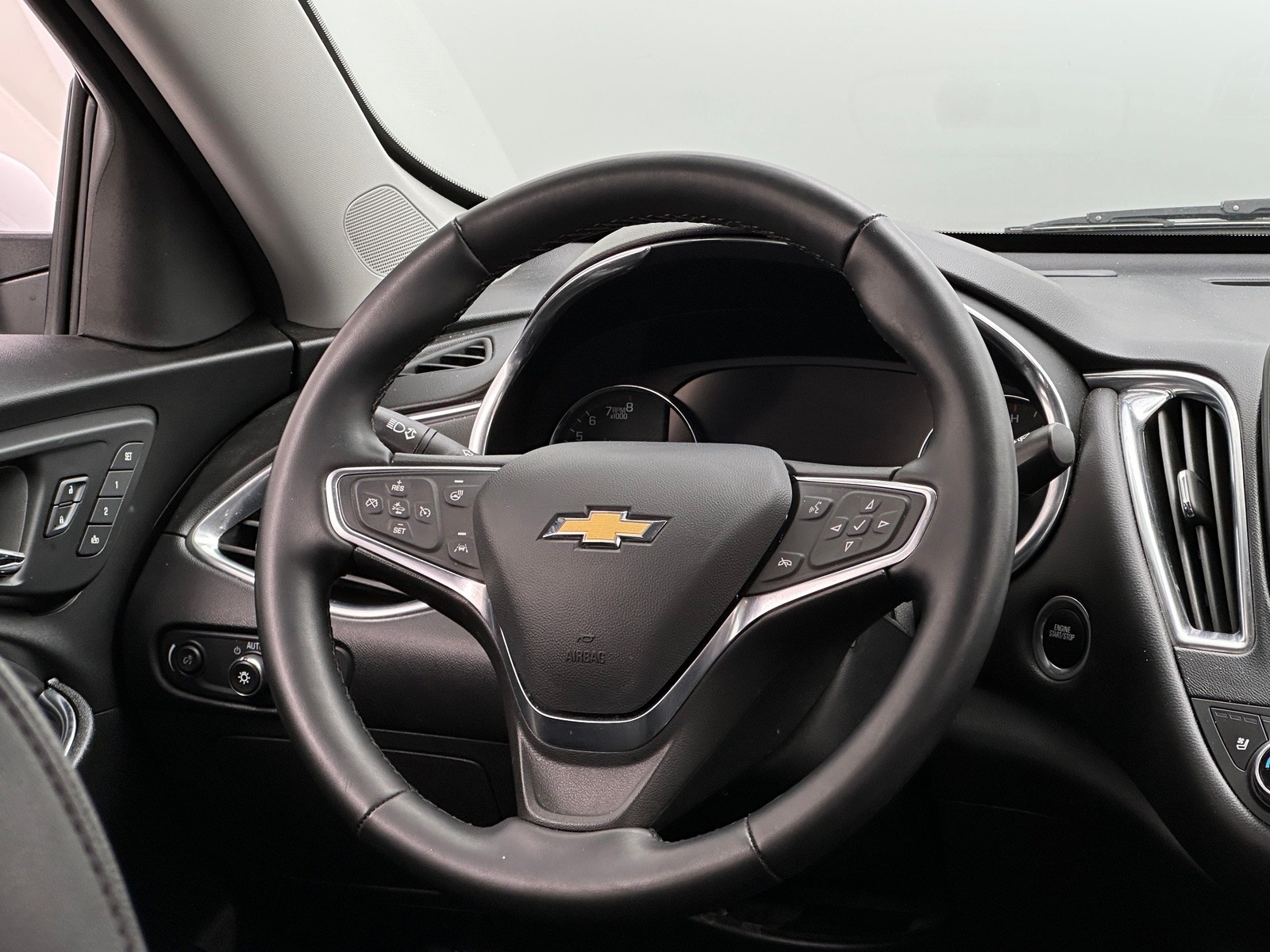 Thumbnail: 2024 Chevrolet Malibu - 4