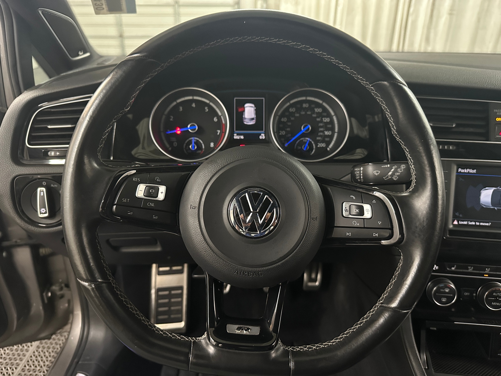 Thumbnail: 2017 Volkswagen Golf - 4