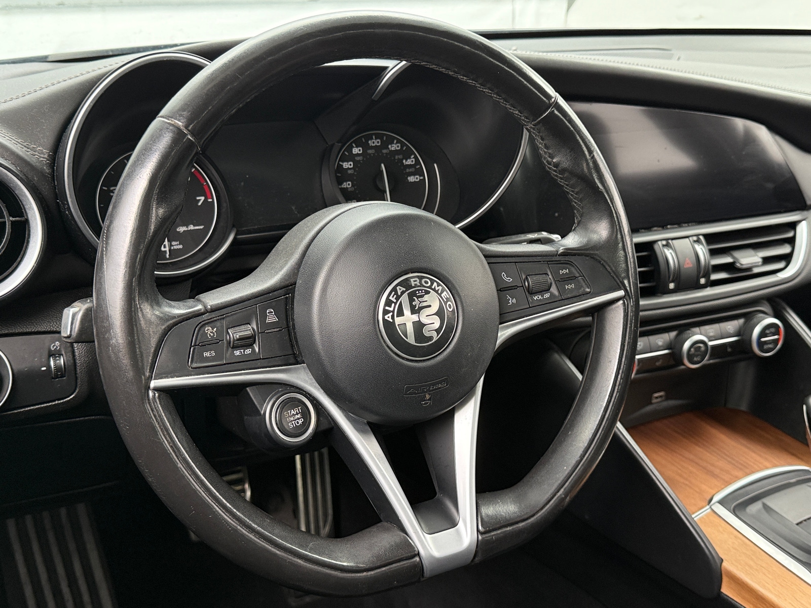 Thumbnail: 2018 Alfa Romeo Giulia - 4