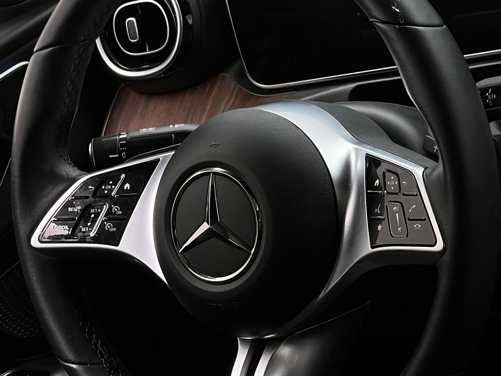 Thumbnail: 2023 Mercedes-Benz C-Class - 4