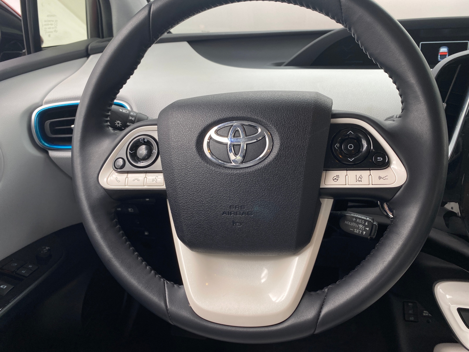 Thumbnail: 2017 Toyota Prius Prime - 5