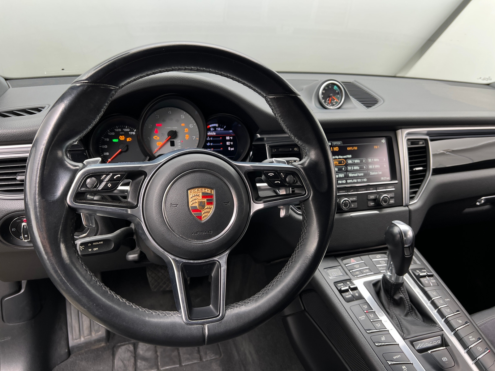 Thumbnail: 2015 Porsche Macan - 4