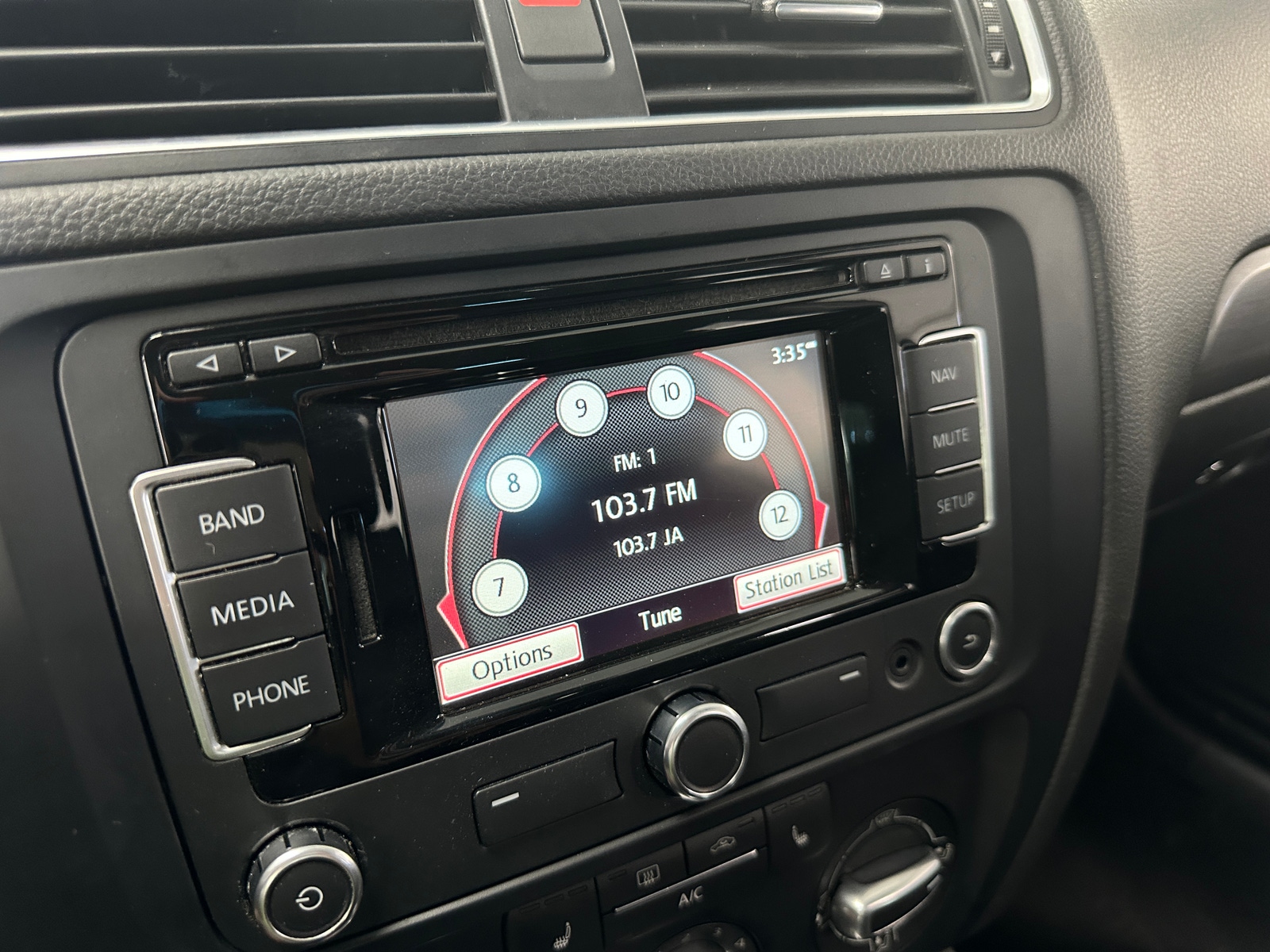 Thumbnail: 2014 Volkswagen Jetta - 4