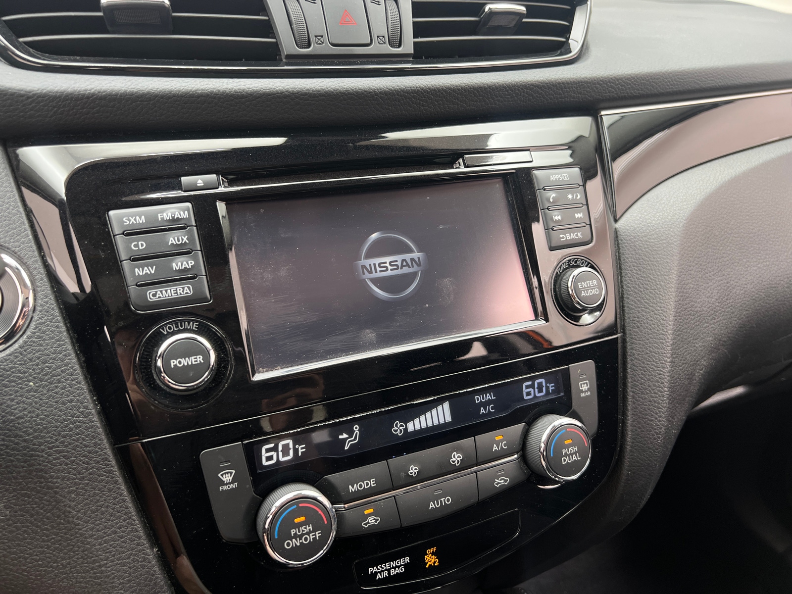Thumbnail: 2017 Nissan Rogue Sport - 3