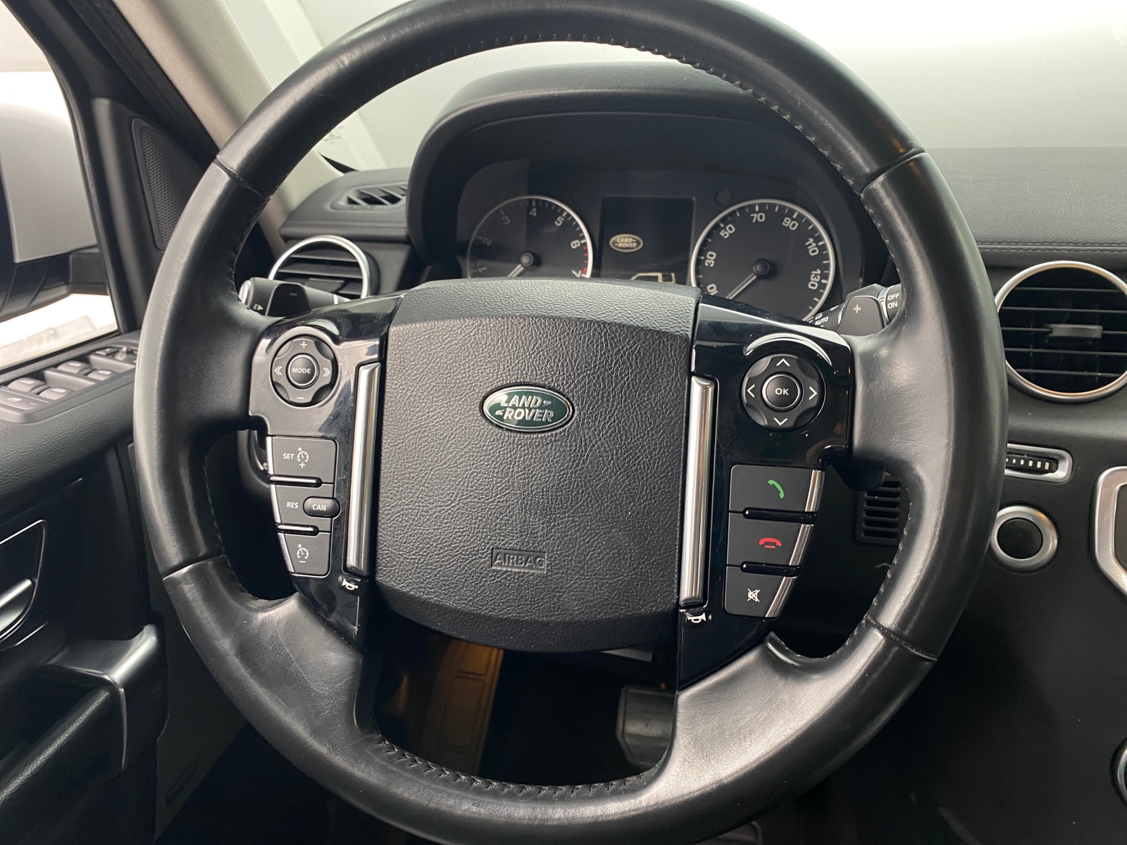 Thumbnail: 2016 Land Rover LR4 - 4
